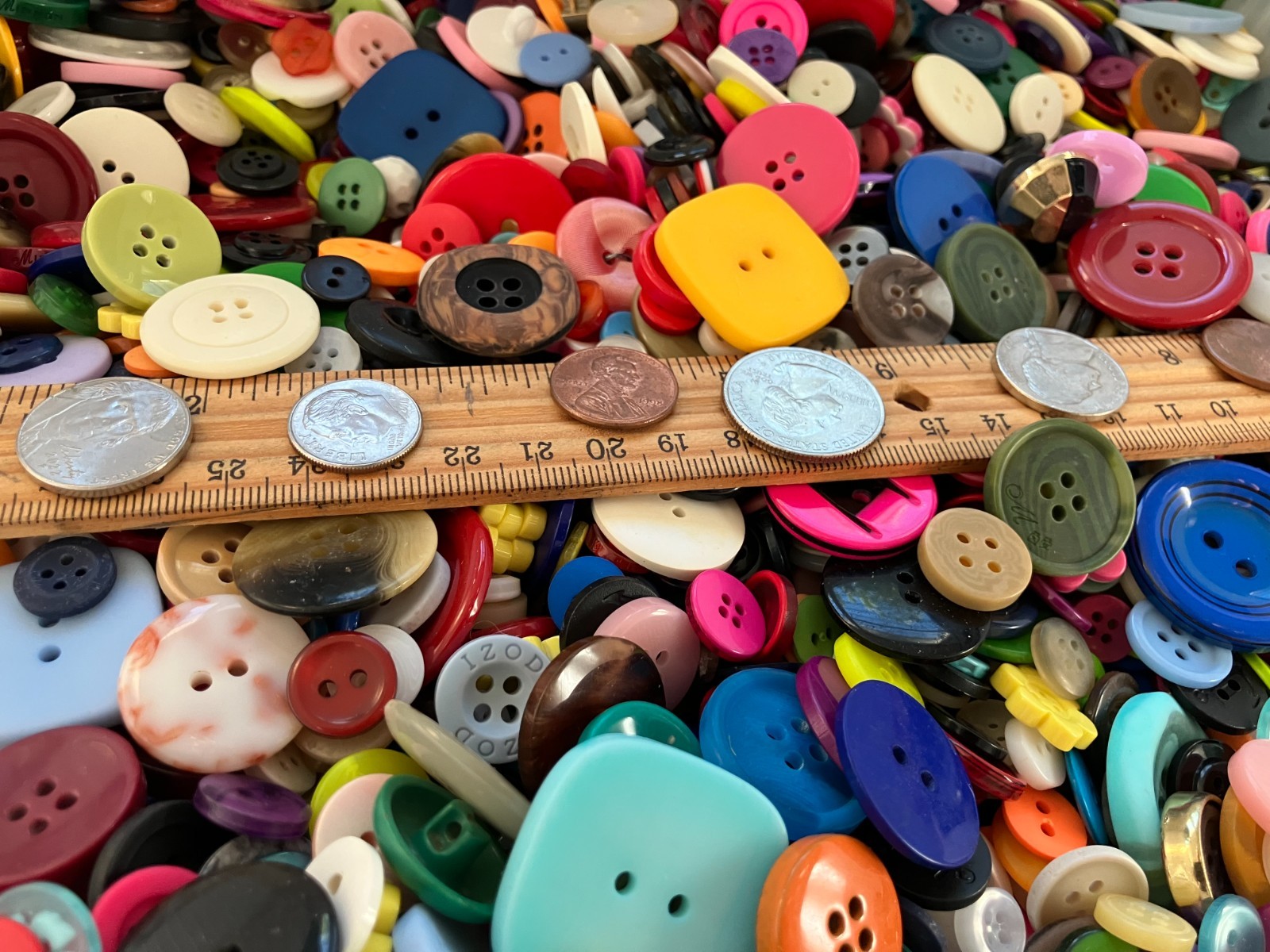 100 New Buttons assorted mixed color and sizes bulk Mixed Button lot MX1