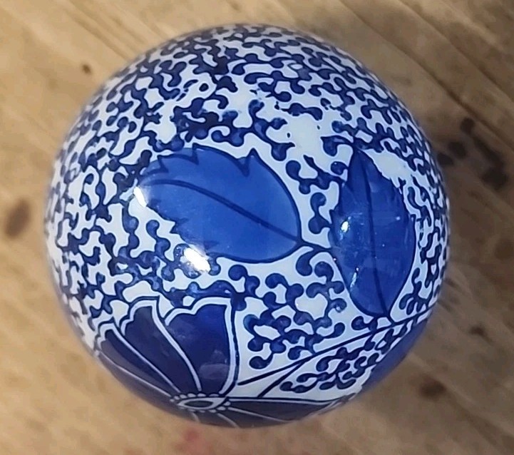 VINTAGE BLUE AND WHITE ASIAN Peacock DESIGN 3.25″ BALL DECOR