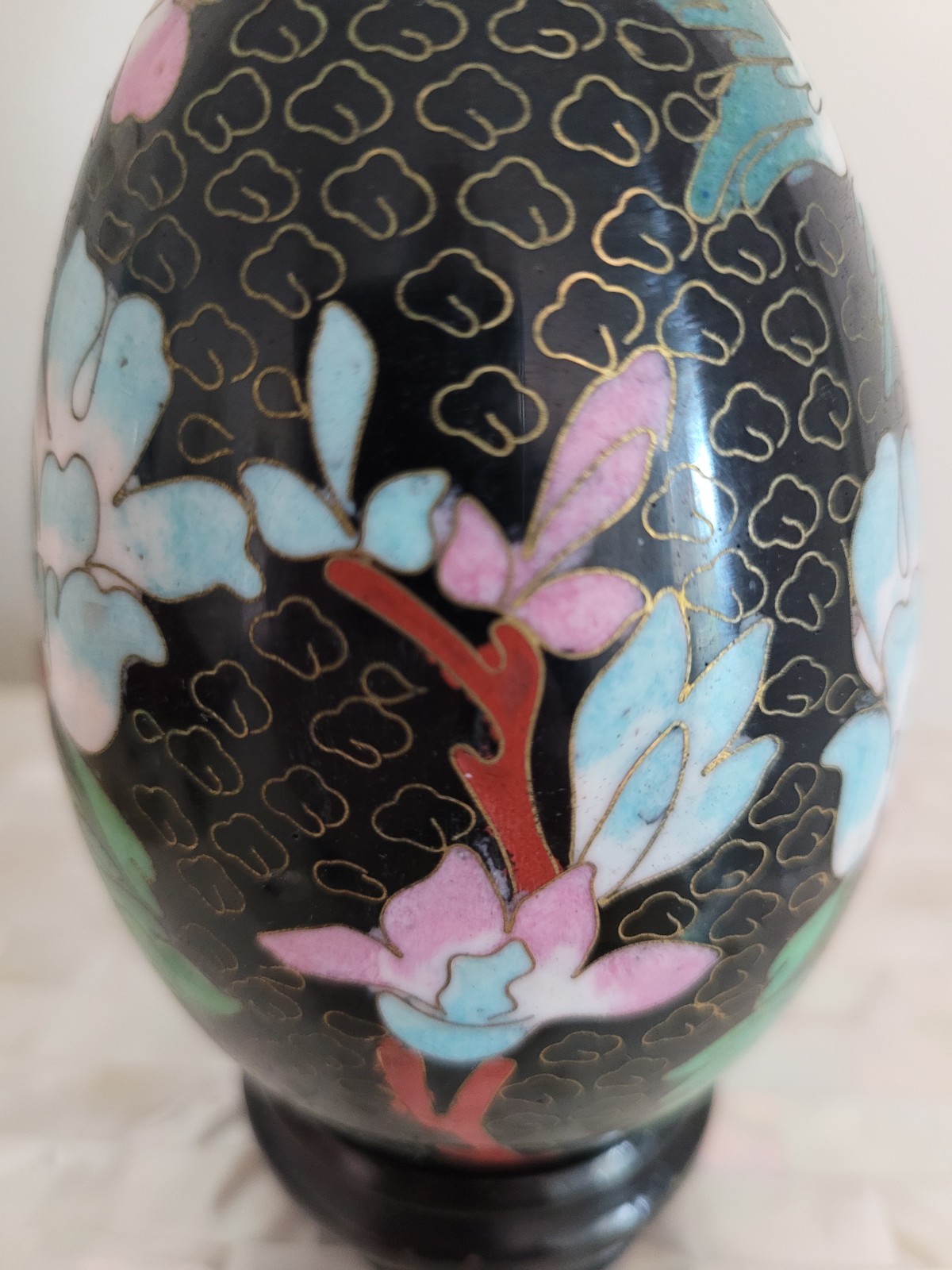 Vintage Chinese Large Black Floral Bird Cloisonne Egg on Wood Stand 5-5/8″ High