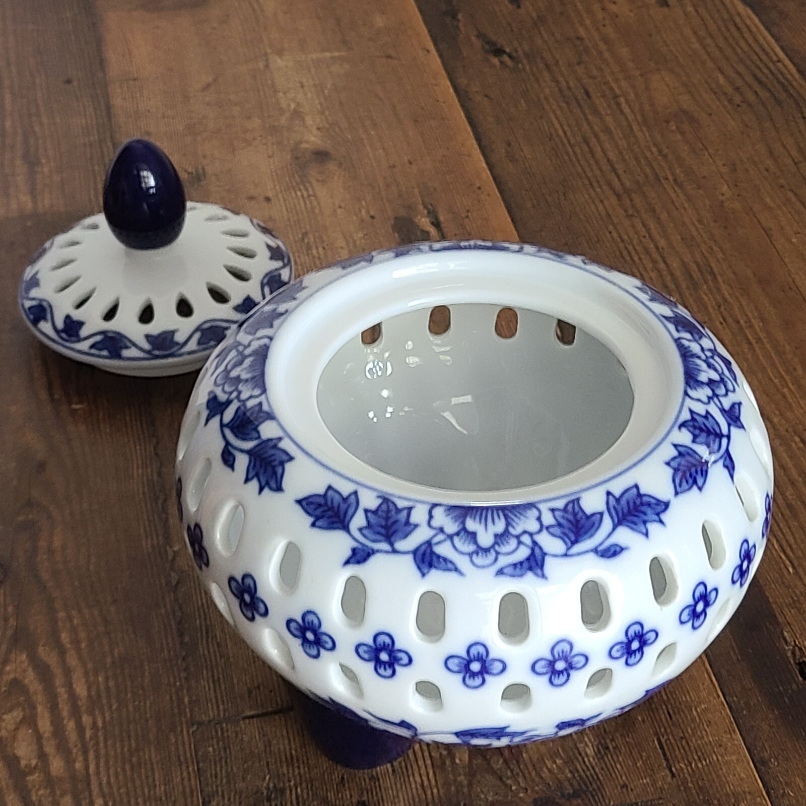 Vintage Bombay Incense Burner Blue & White 6″ in Diameter