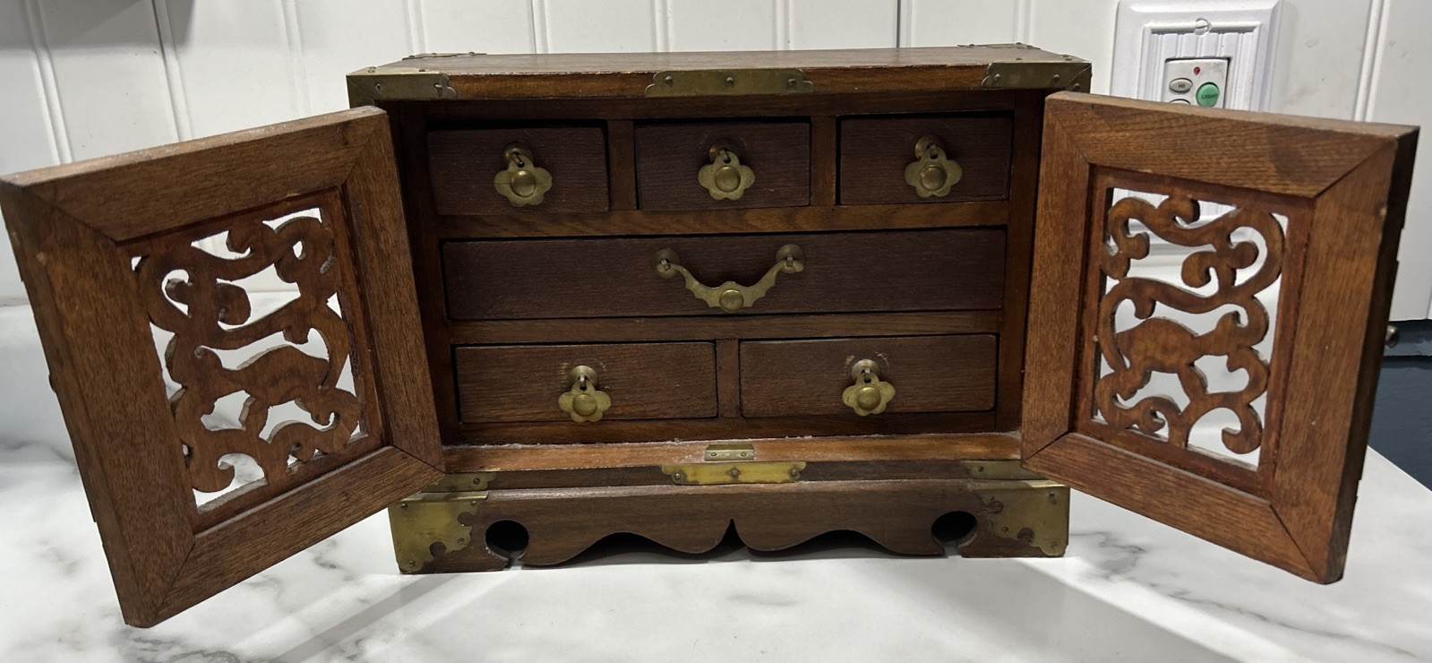 VTG CHINESE ASIAN WOOD & BRASS JEWELRY BOX CHEST 2 TURTLE WOOD DOORS & 6 DRAWERS