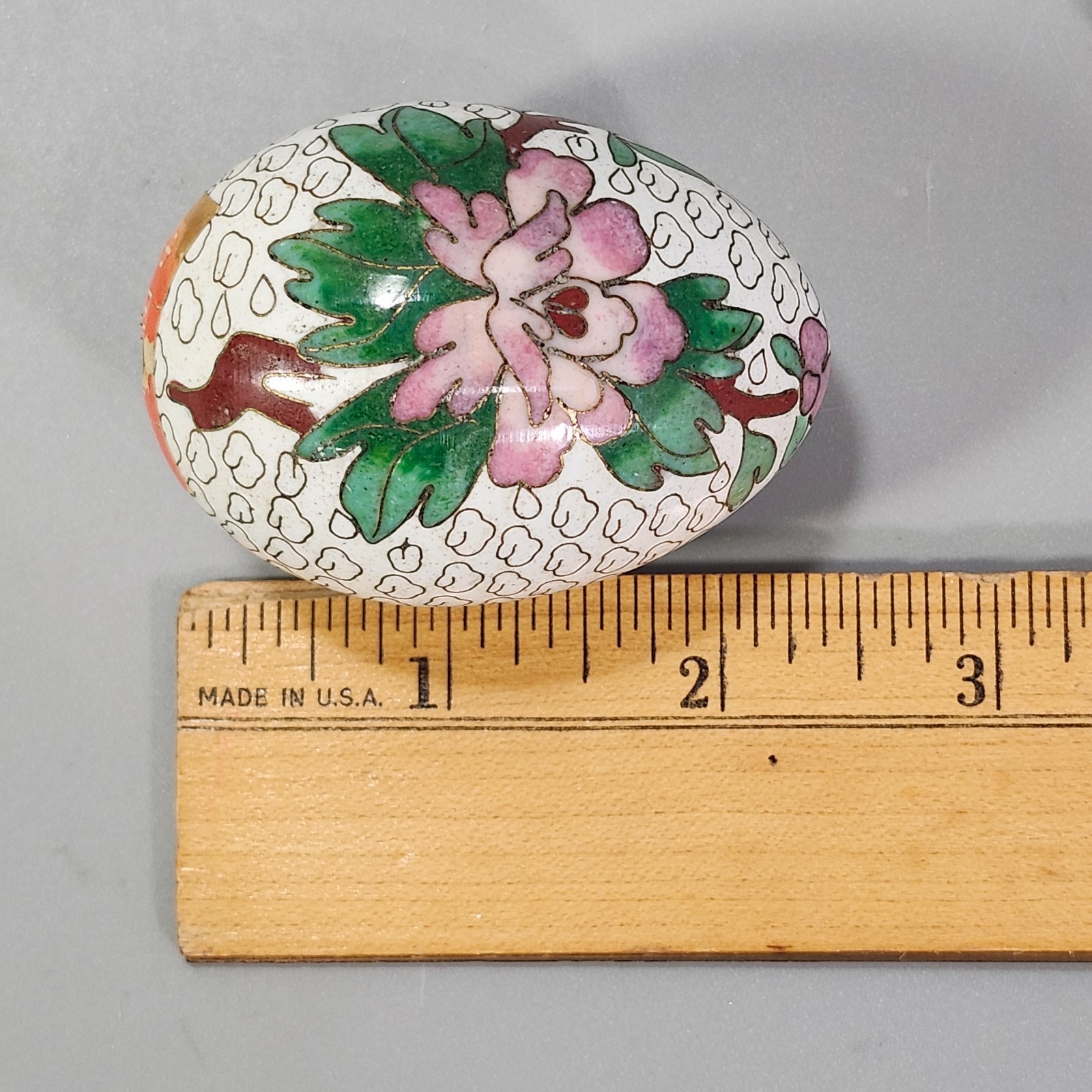 Asian Decor Chinese Cloisonne Egg on Stand 3” White with Cloud and Floral Art