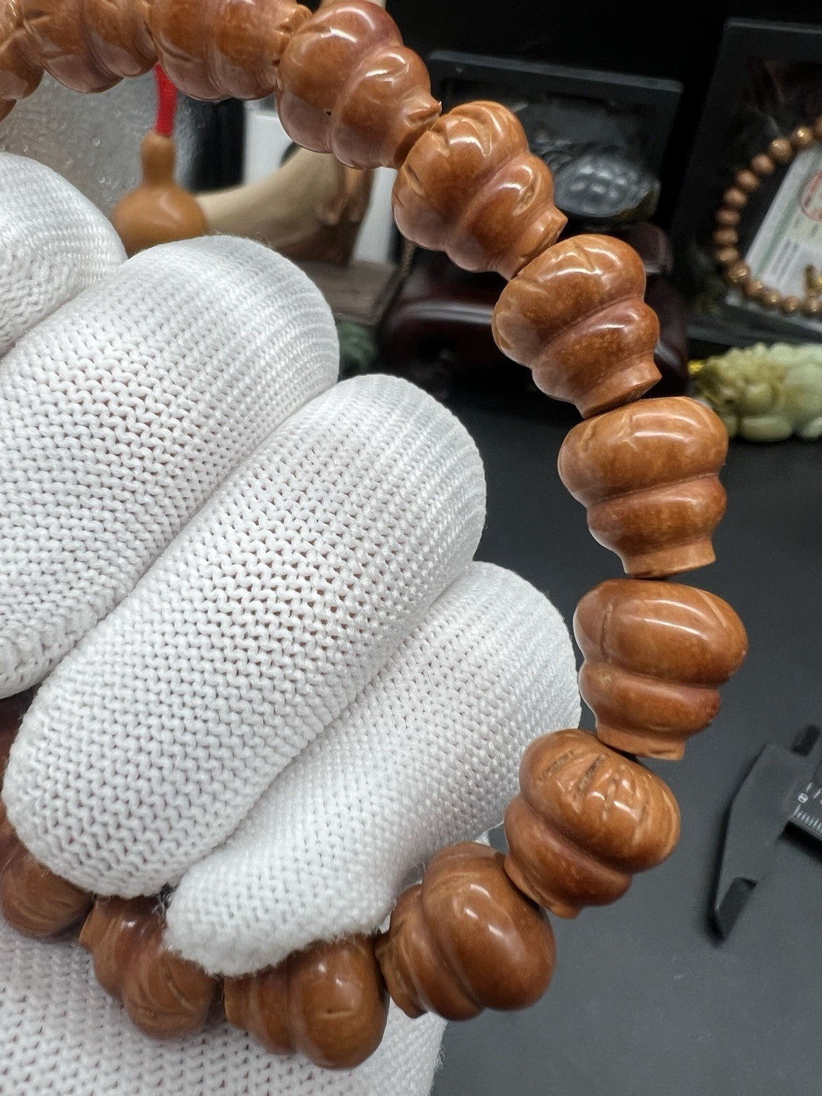 11x12mm dragon patterned peach pit carved gourd bracelet 龙纹桃核雕刻小葫芦手串
