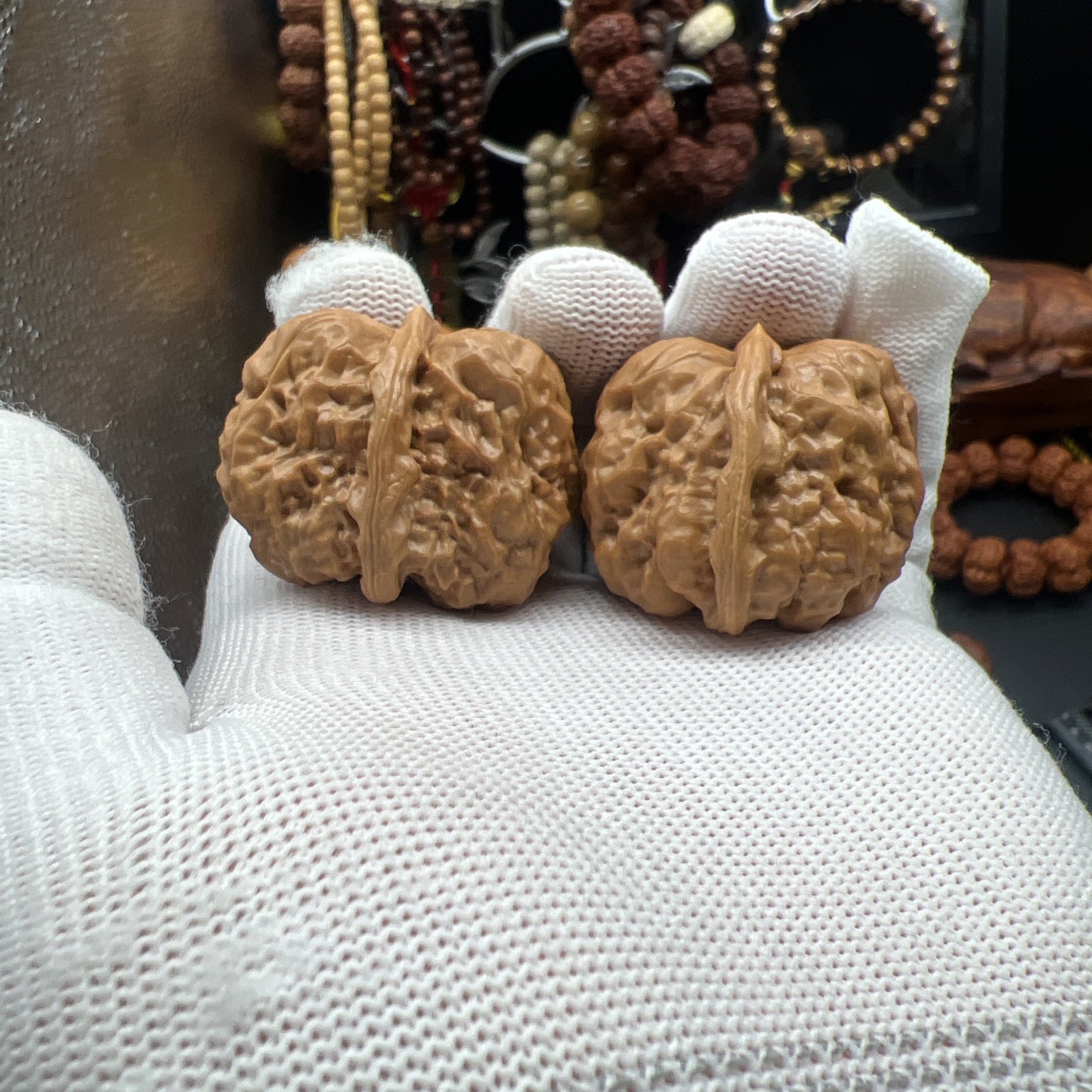 Pair of Match Chinese Health Walnut 36×38×31 精配文玩核桃金蟾蛤蟆头