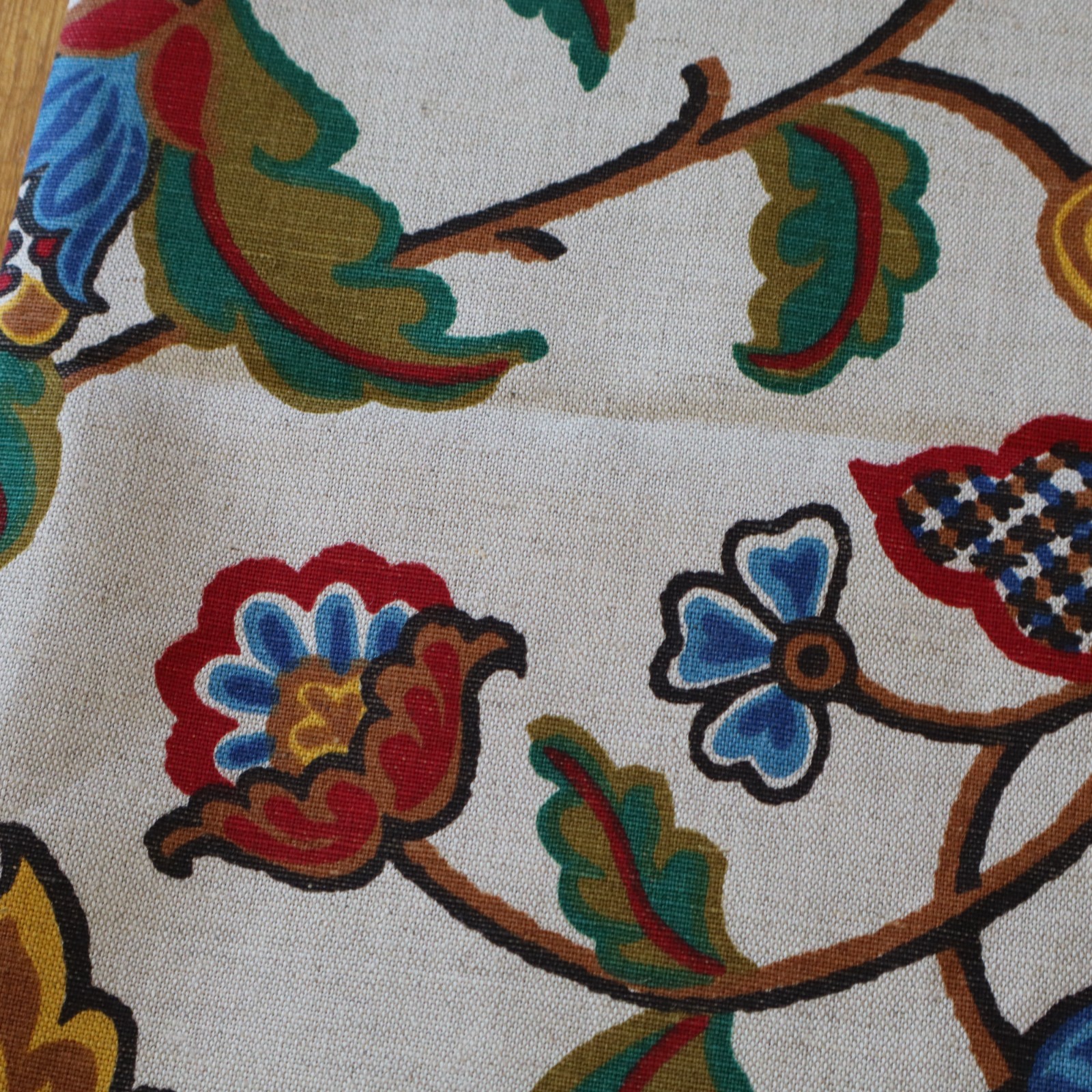 Vtg Linen Waverly Bonded Fabric, Coventry Crewel Floral Red, Blue, Yellow 1.8 yd