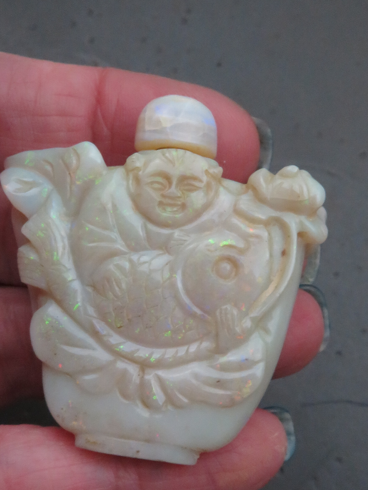 Antique Qing Dynasty Chinese carved Australian opal 105,5 Ct. SNUFF BOTTLE