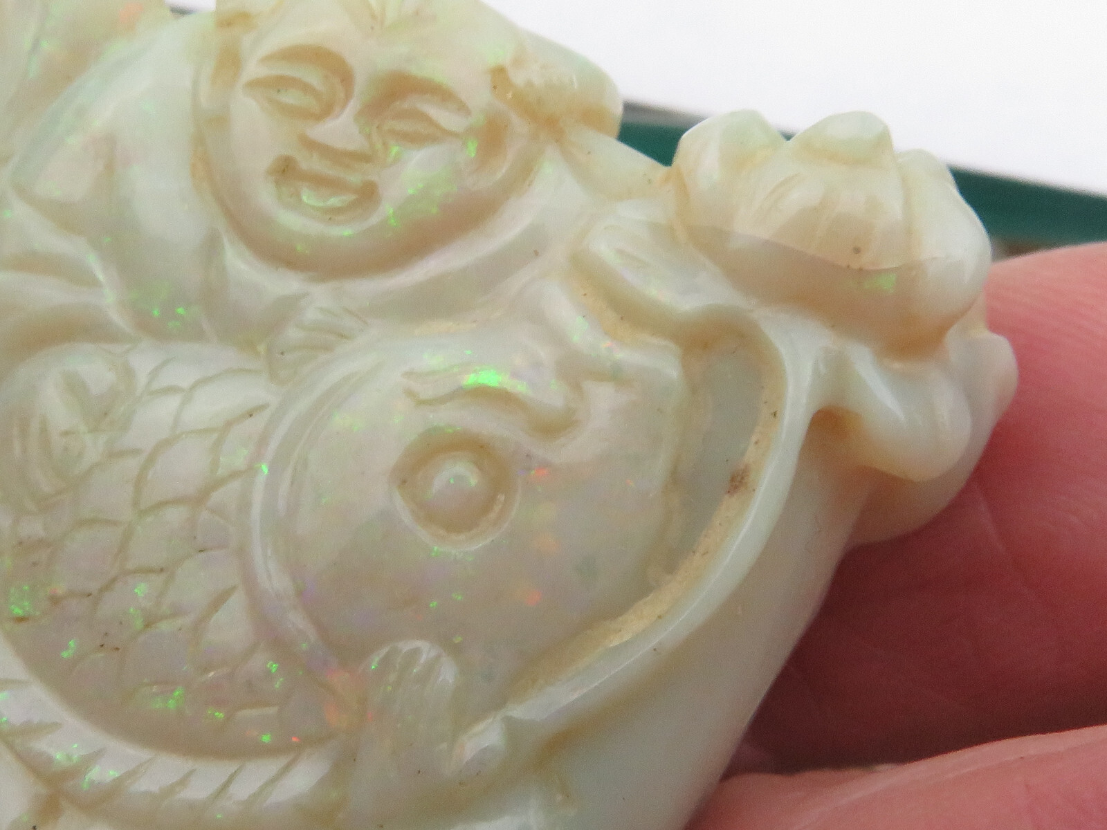 Antique Qing Dynasty Chinese carved Australian opal 105,5 Ct. SNUFF BOTTLE