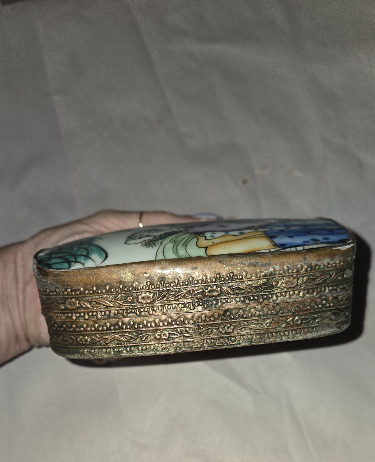 Vtg Chinese Asian Porcelain Shard Lid Trinket Box 3.5″x 5.0″ Silver Over Brass