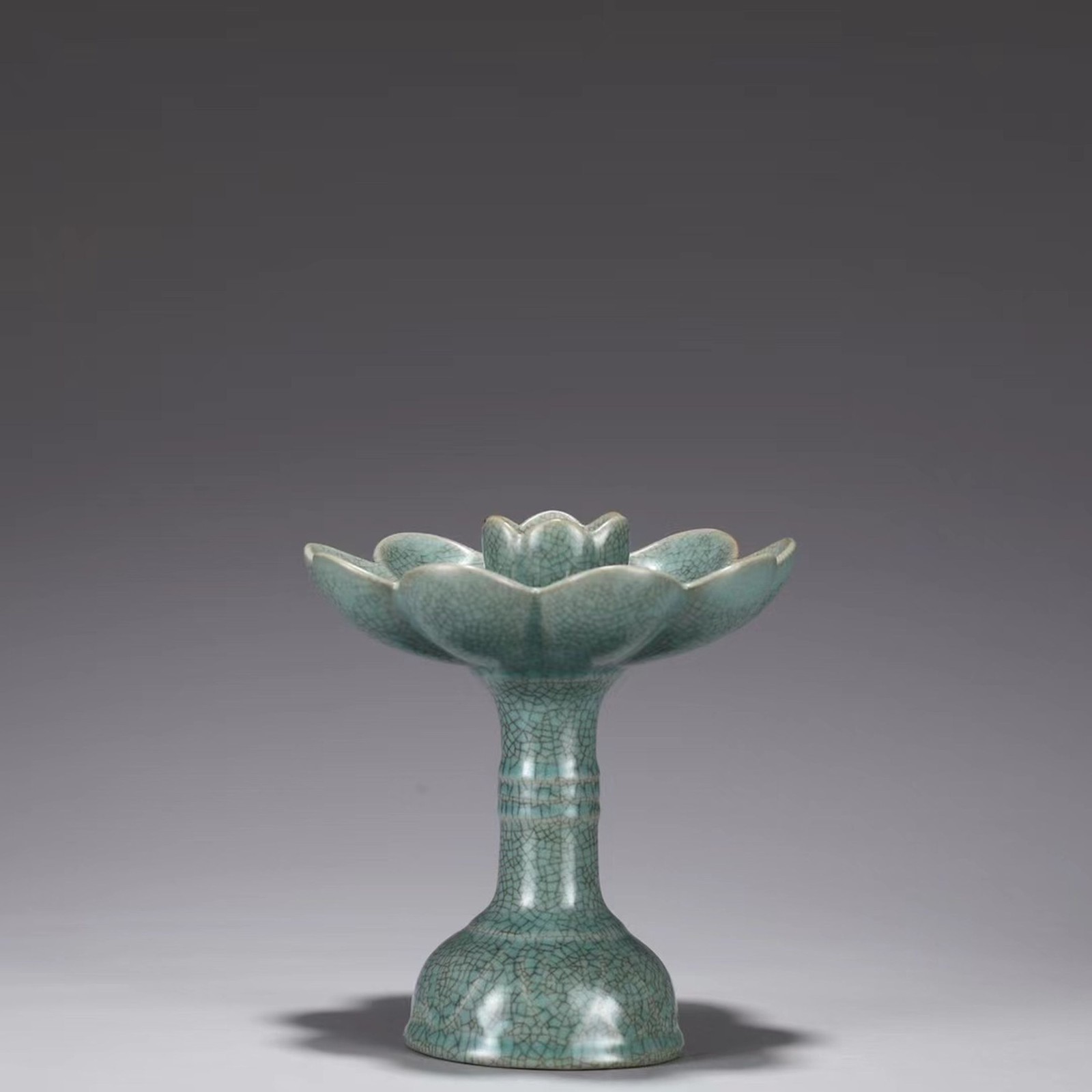A Ru Kiln Lamp Holder. Comes with a box