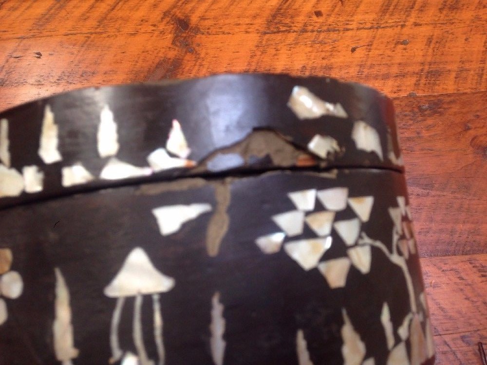 Vintage Antique Chinese Mother of Pearl Inlay Black Lacquer Wooden Round Box 7″