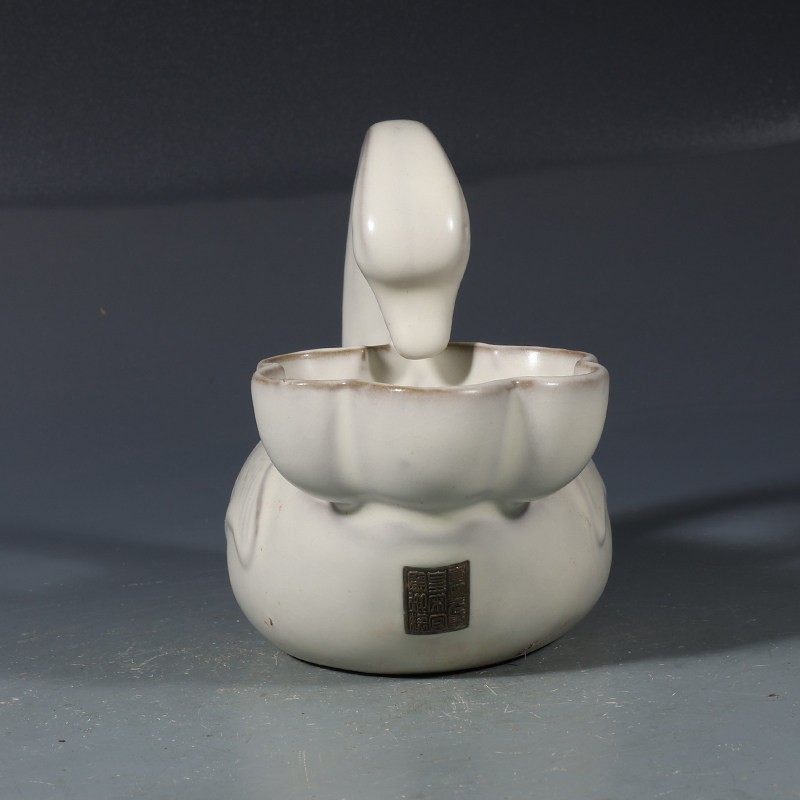 5.1″ China Song Ruyao White Glaze Porcelain Animal Cygnus Oil Lamp