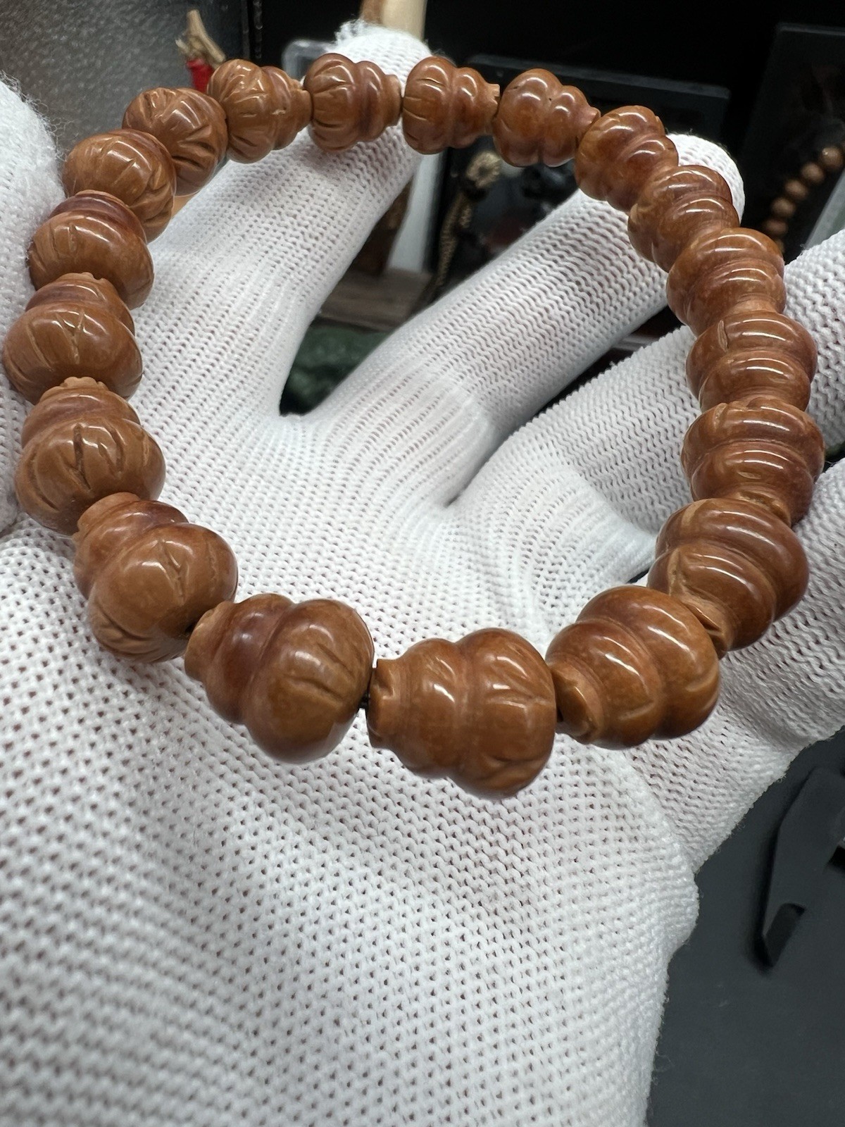 11x12mm dragon patterned peach pit carved gourd bracelet 龙纹桃核雕刻小葫芦手串