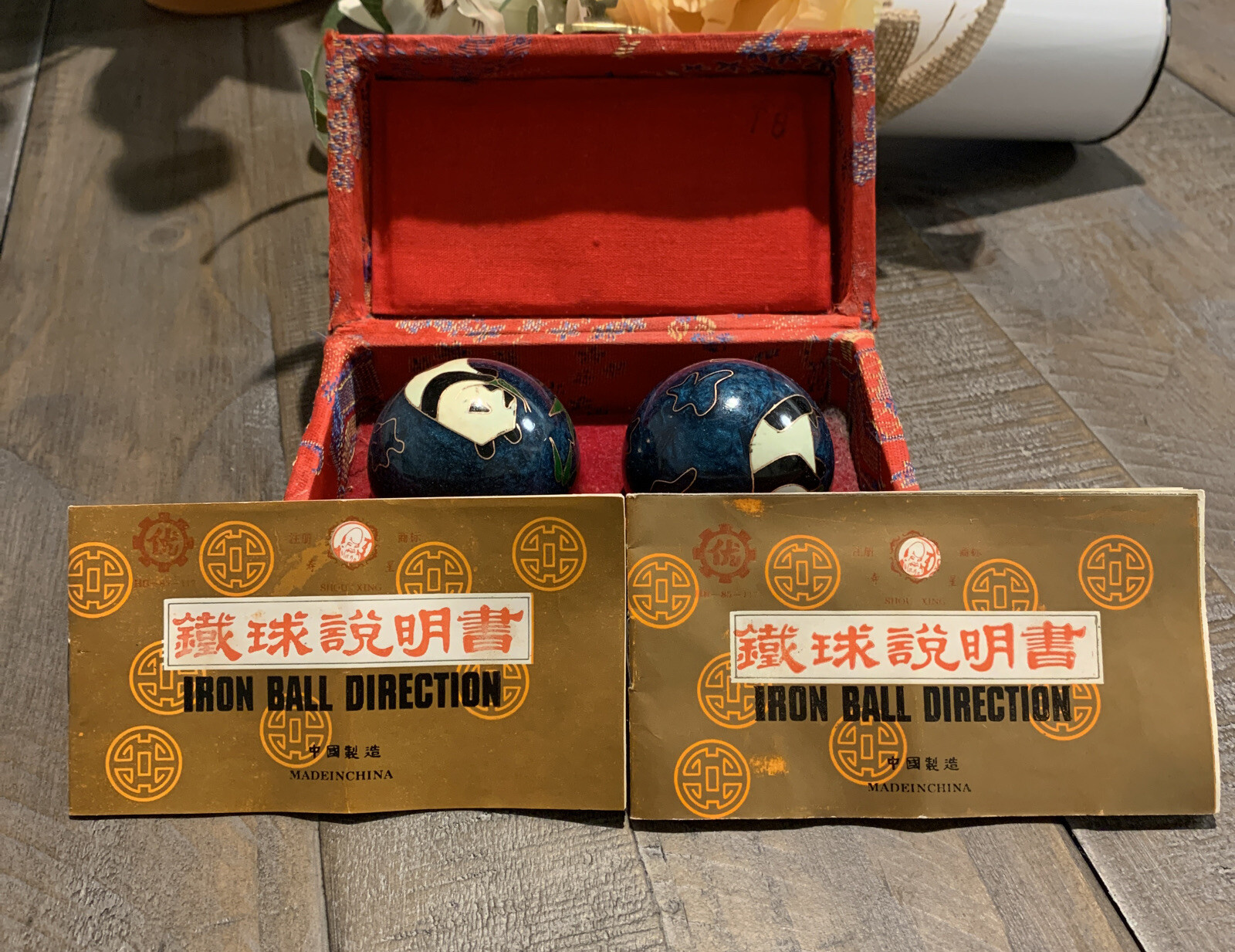 Shou Xing Vintage Iron Ball Meditation Balls Painted Dragons w/Case Pre-owned