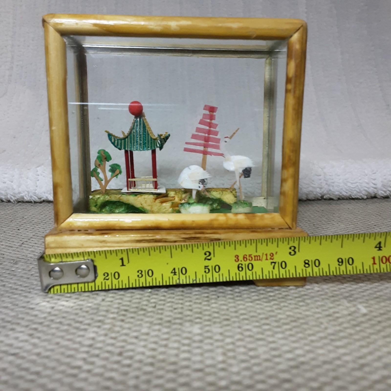 Vintage-3.25″ Chinese Diorama Box Glass & Natural Wood Miniature Scene (Item 18)