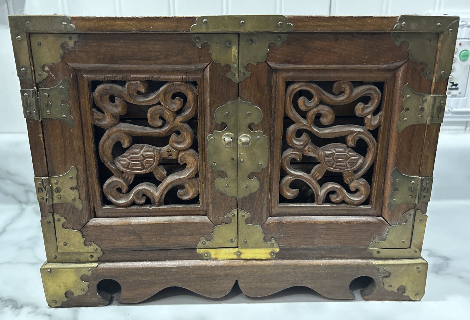 VTG CHINESE ASIAN WOOD & BRASS JEWELRY BOX CHEST 2 TURTLE WOOD DOORS & 6 DRAWERS