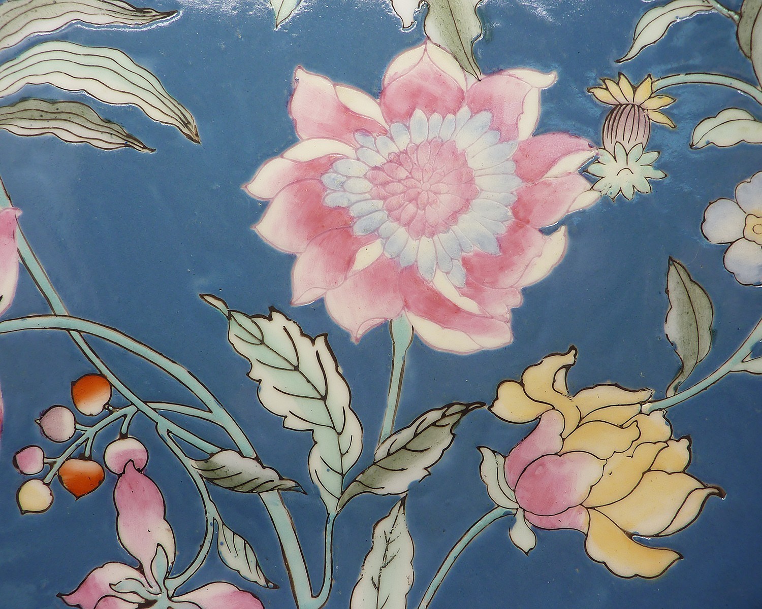 Vintage H.F.P. Macau Chinese Porcelain 12.5″ Hand-Painted Decorative Plate