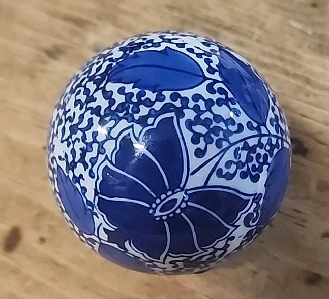VINTAGE BLUE AND WHITE ASIAN Peacock DESIGN 3.25″ BALL DECOR