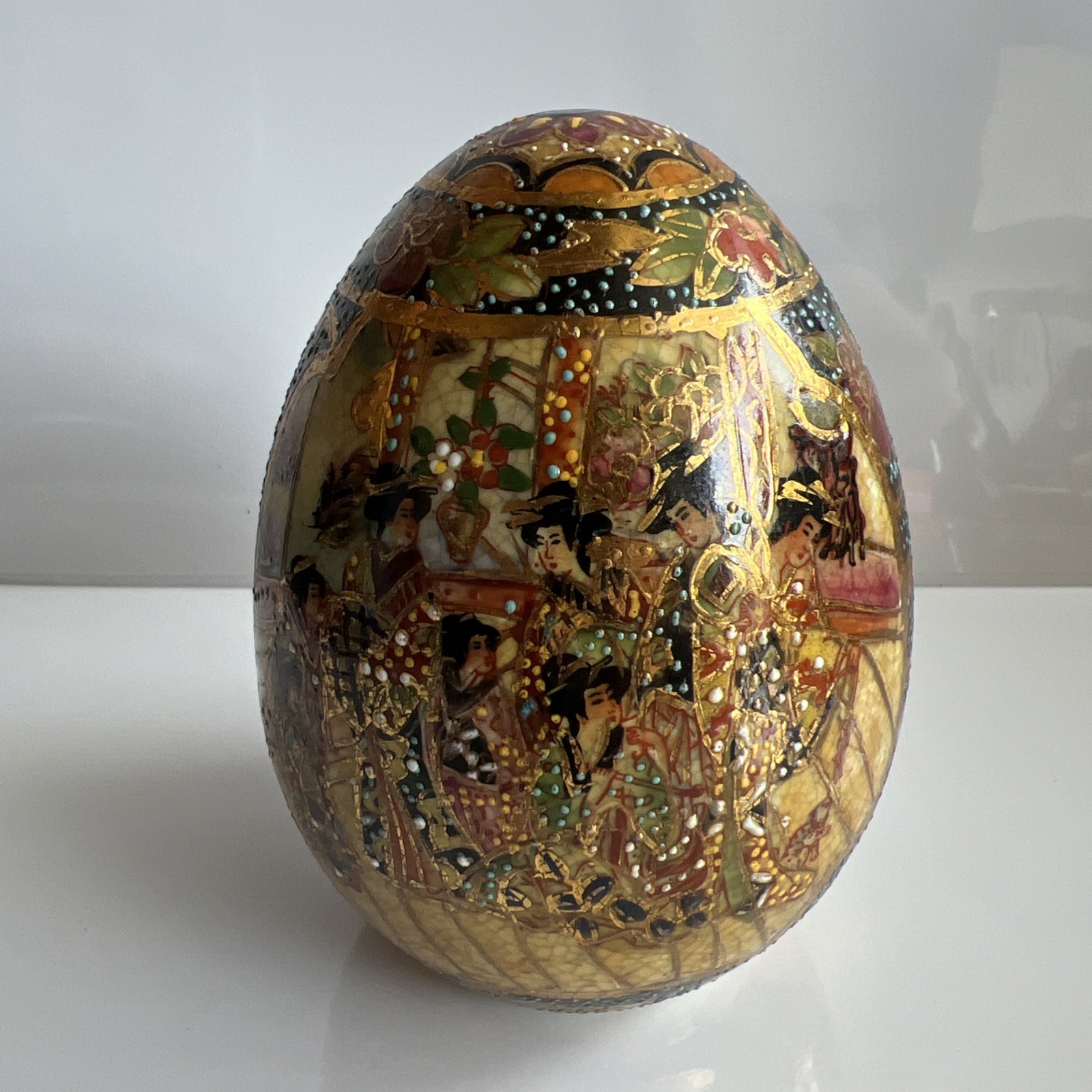 Vintage Chinese Satsuma Porcelain HandPainted Decorative Egg W/Geishas 4.5” Tall