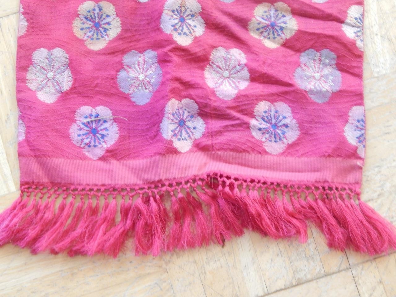 VINTAGE CHINESE SILK SMALL SIZED RUNNER – NICE PATTERN