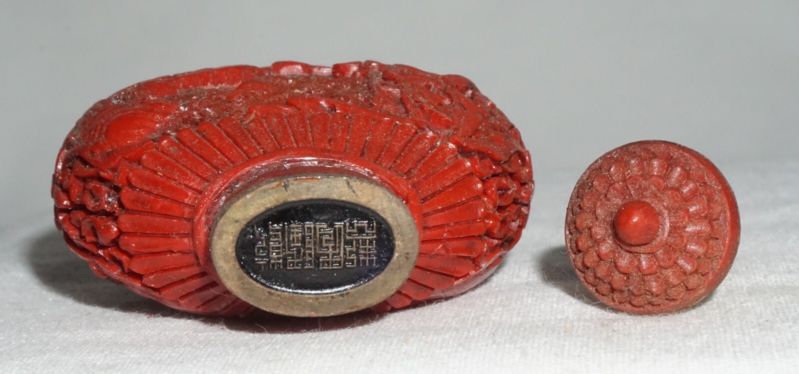 Vtg Chinese Cinnabar Style Snuff Bottle w Molded Figure Motif Reign (LLA) IC