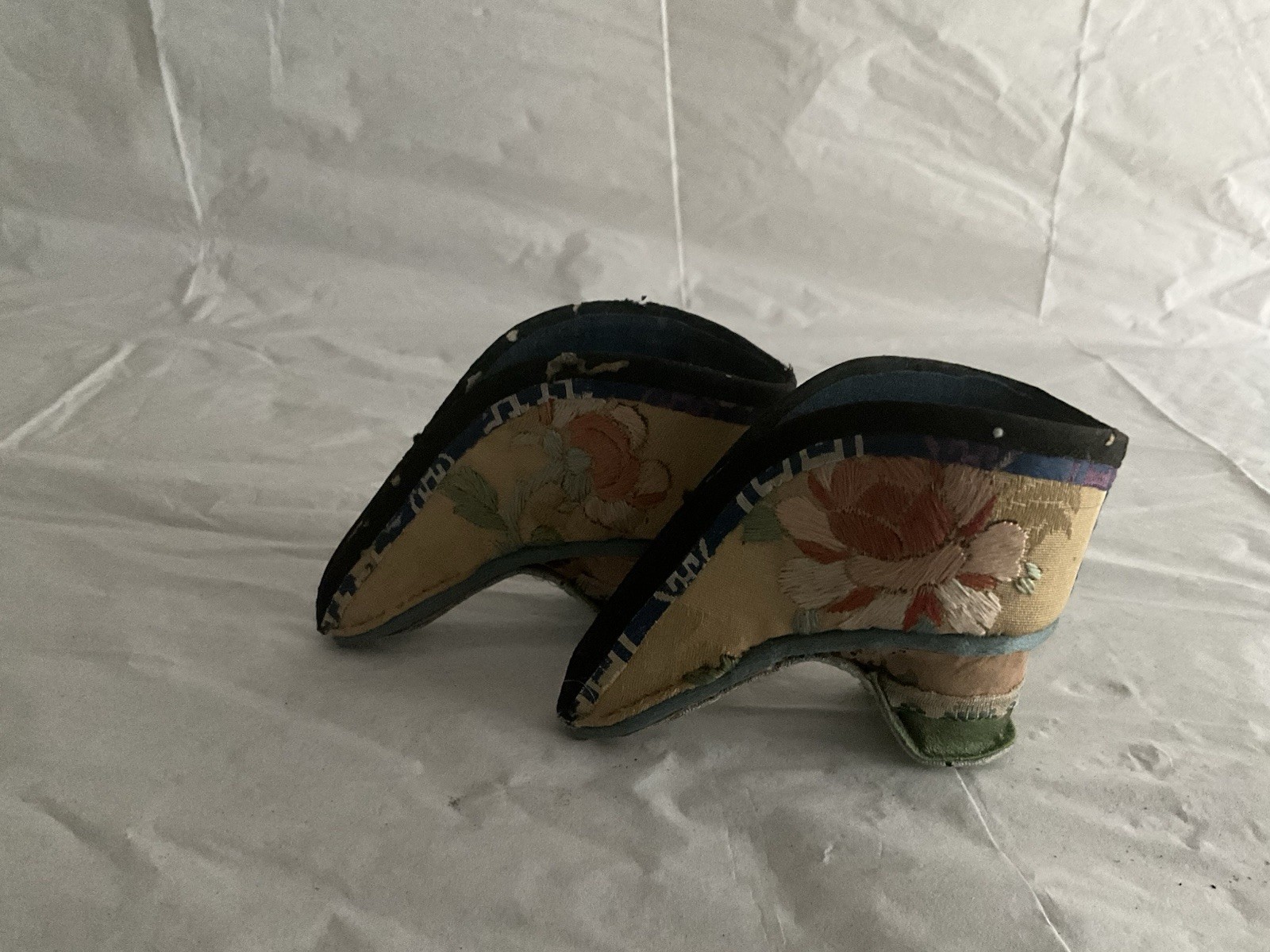 foot binding antique lotus shoes chinese
