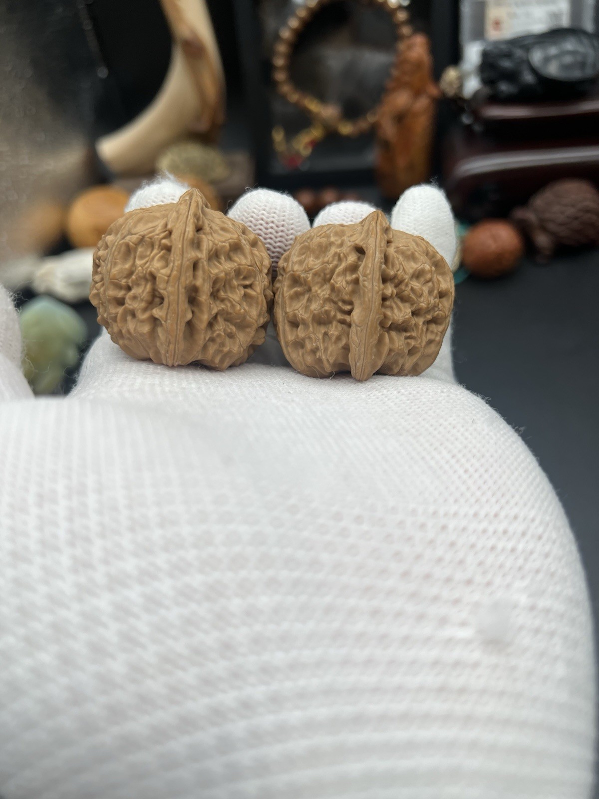 Pair of Match Chinese Health Walnut 38×39.×36mm 精配文玩核桃 ～白狮子狮子头