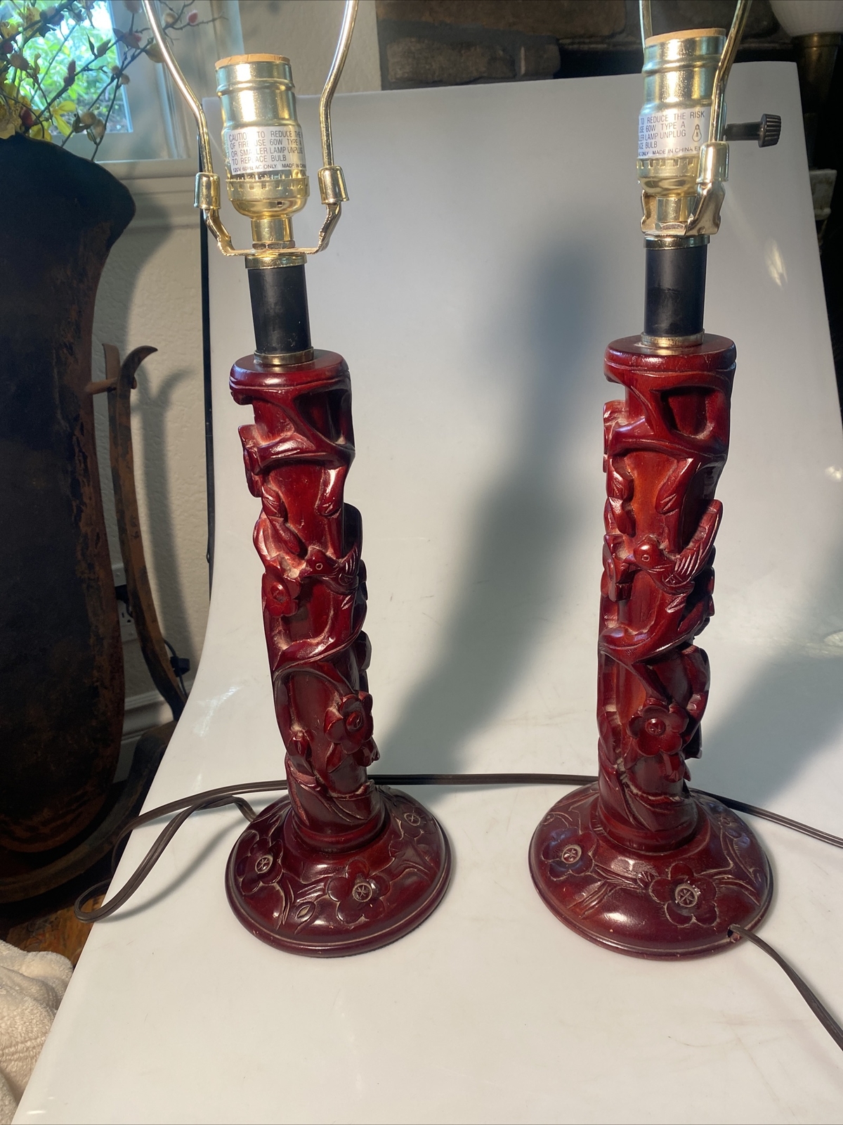 2 Vintage Yi Lin Arts And Treasures Of China Carved Bird / Flowers Table Lamps