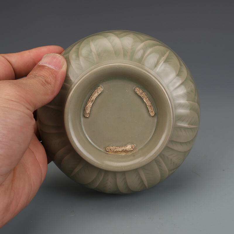 4.5″ China Yue Kiln Secret Color Glaze Porcelain Lotus Flower Lid Box