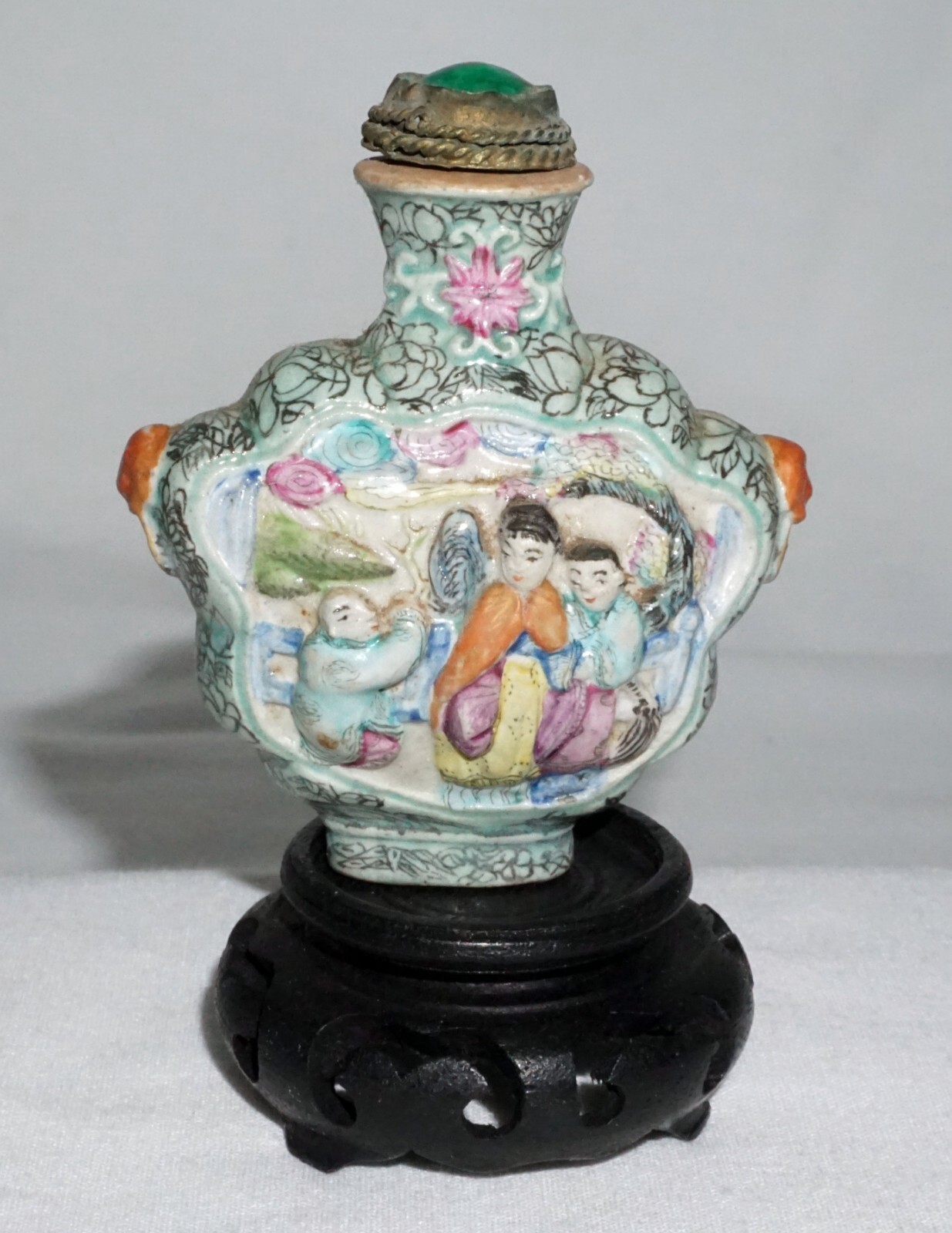 Antique Chinese Relief Snuff Bottle w. Figures Garden Motif Qianlong (LLA) IC