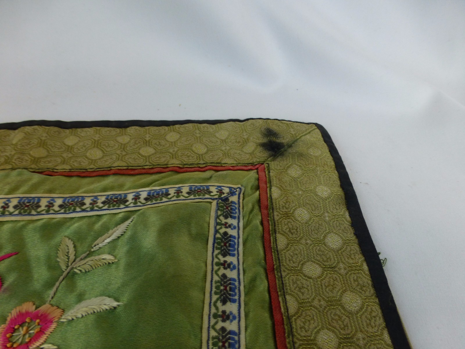 Vintage /Antique Chinese Embroidery unframed textile [Y8-W7-A8]