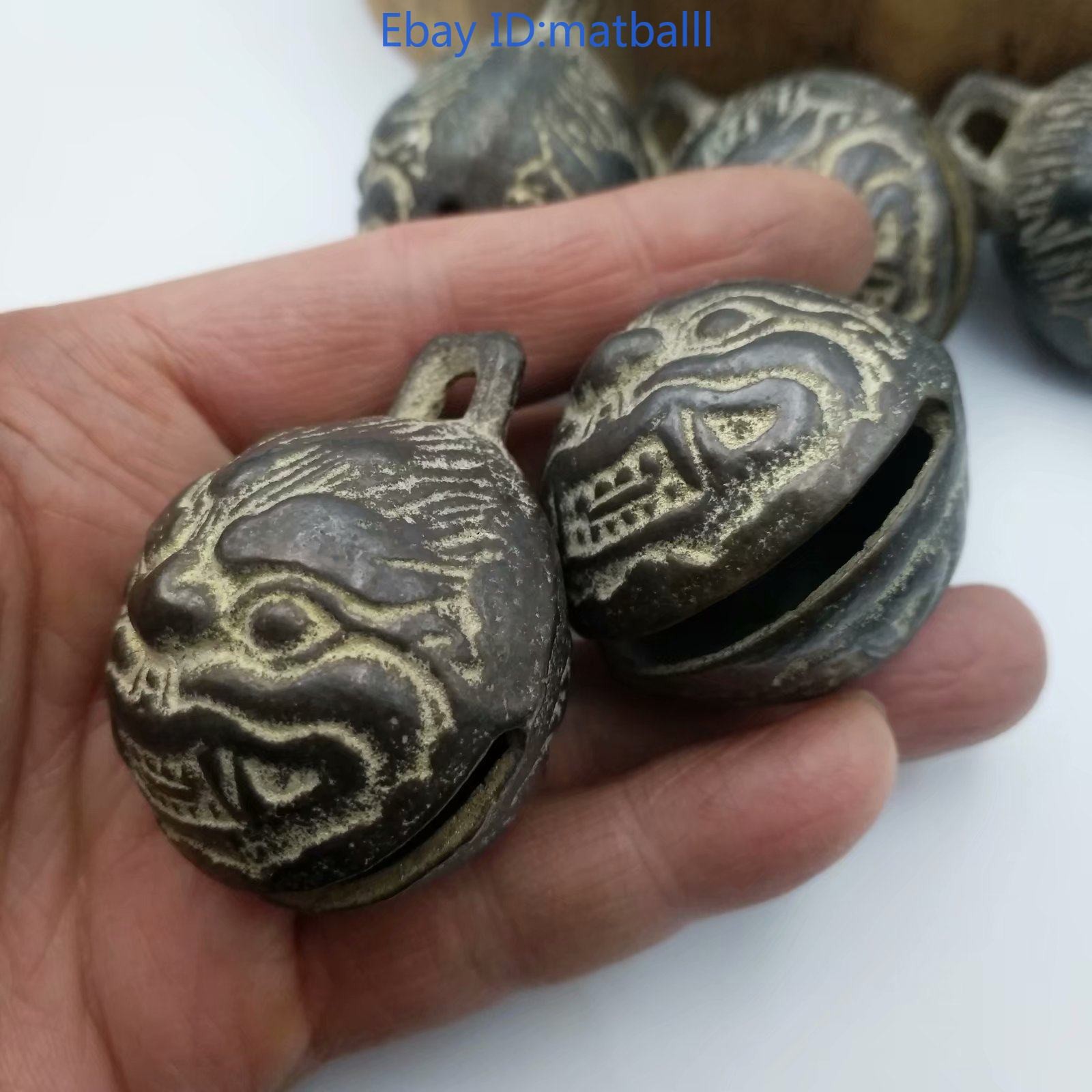 Chinese Tiger Head Bell – Retro Brass Double-Sided Engraved Pet Pendant