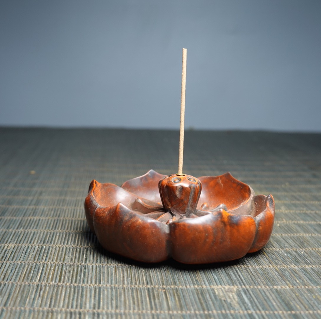 3.1″ China Box-wood Carving Chrysanthemum Incense Holder Zen Style Stick Burner