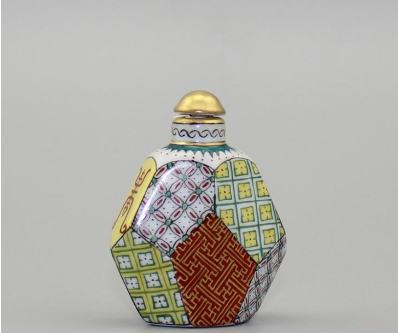 Good China Porcelain Hand Painted Depict Gold Famille Rose Geometry Snuff Bottle