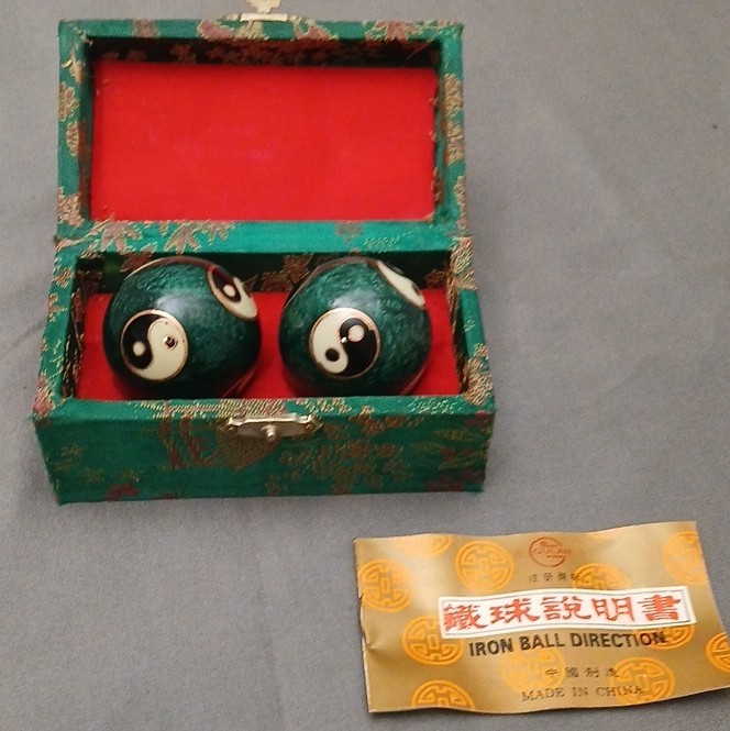 VTG Yin Yang Iron Chinese Exercise Ball For Health Musical With Case