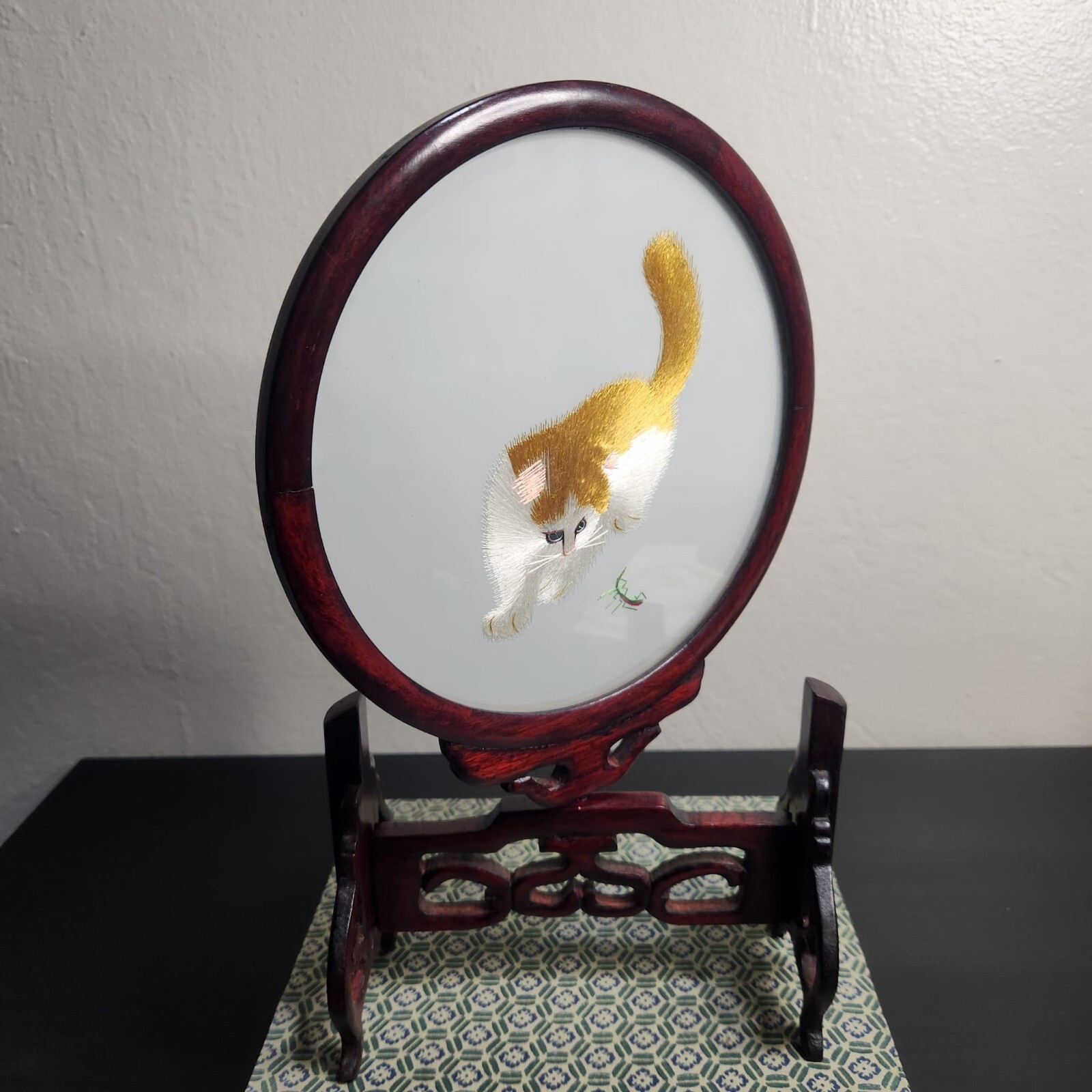 Chinese / Suzhou Oriental Silk Embroidery Cat, 14.5″ H Double-Sided 