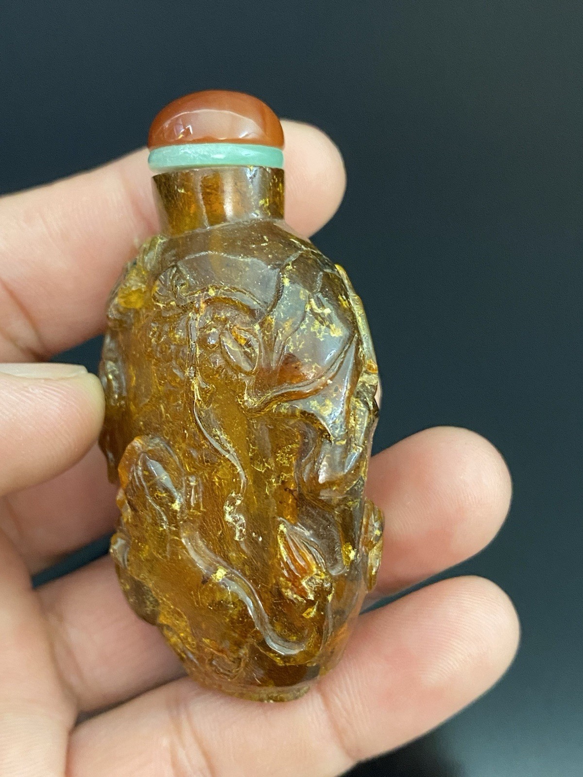 Antique Chinese Carved Honey Amber Foo Dog Lion Motif Snuff Bottle Carnelian Cap