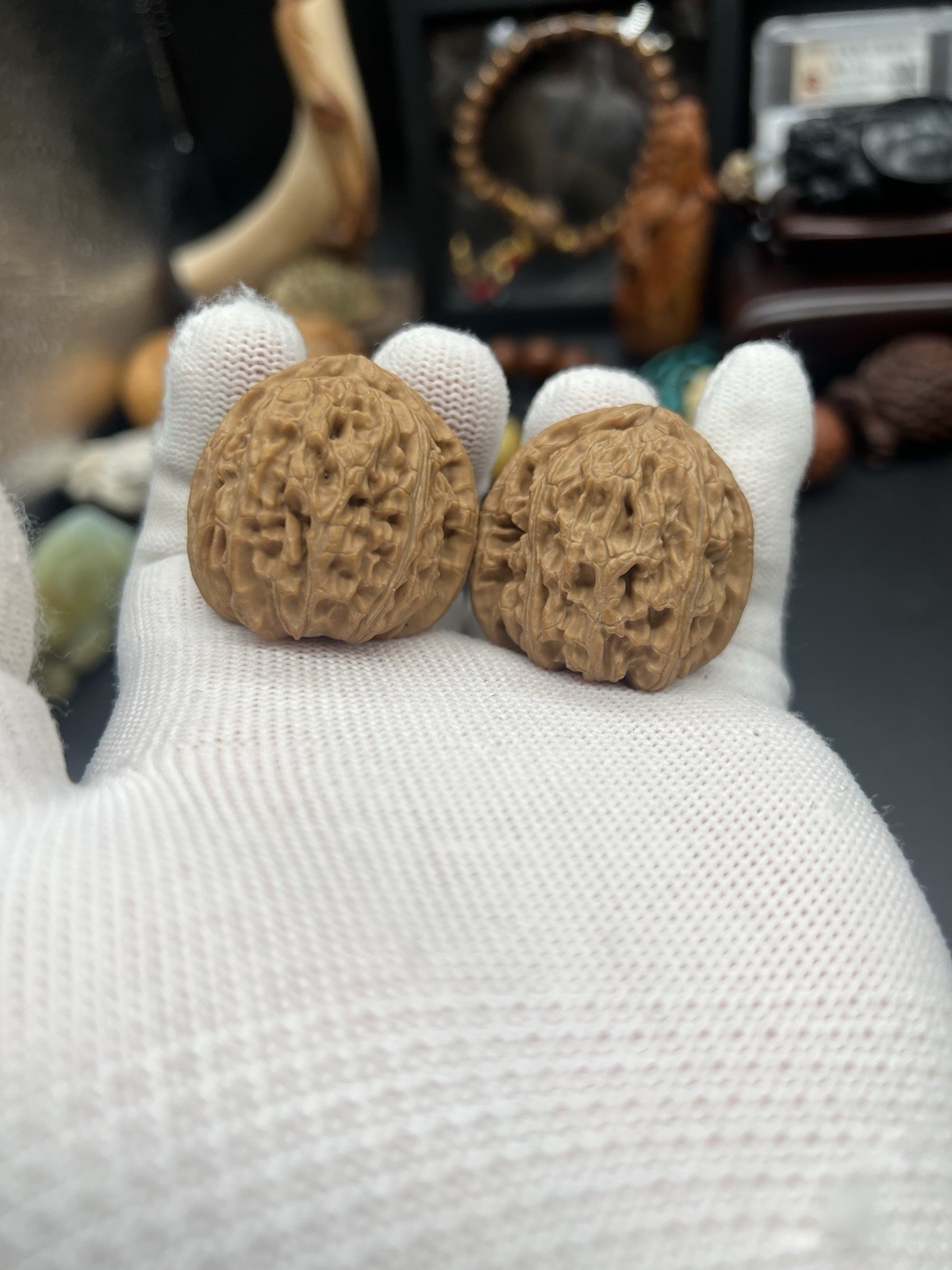 Pair of Match Chinese Health Walnut 38×39.×36mm 精配文玩核桃 ～白狮子狮子头