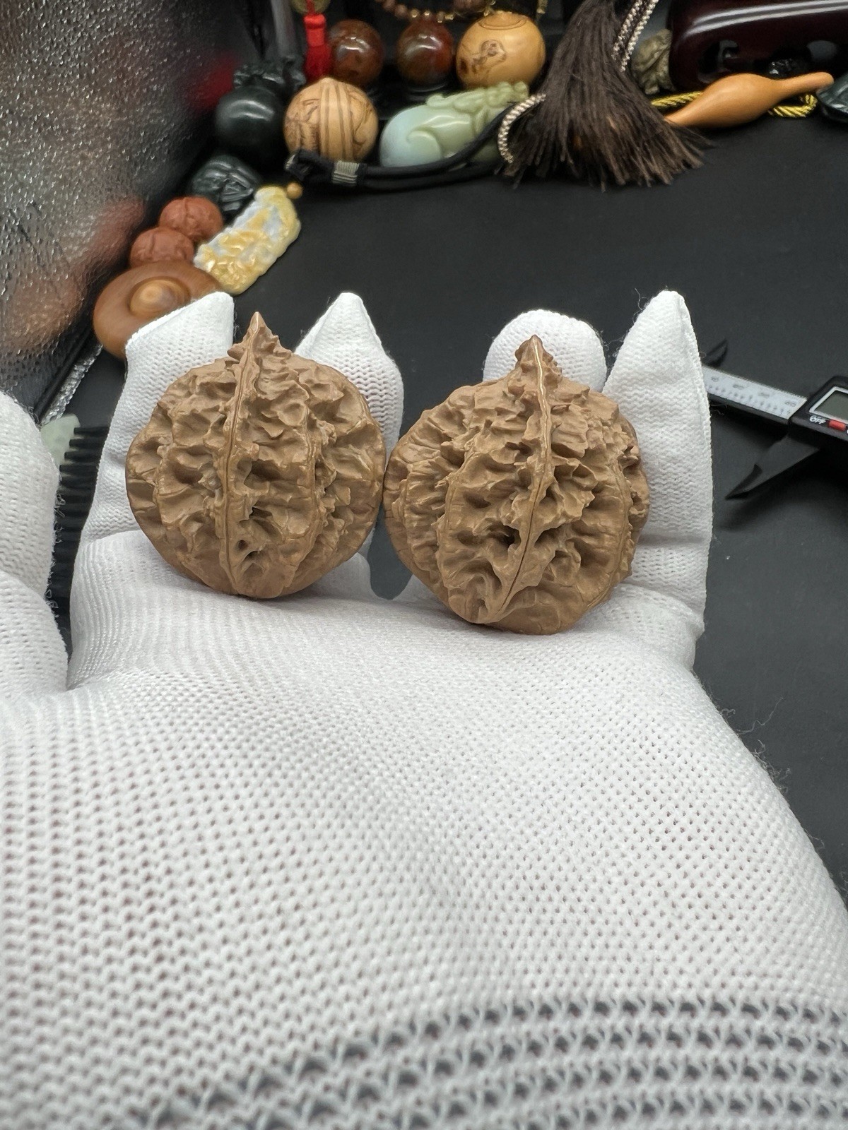 Pair of Match Chinese Health Small Walnut Collection 37.5×40.5×45mm文玩秋子核桃～粗筋八棱