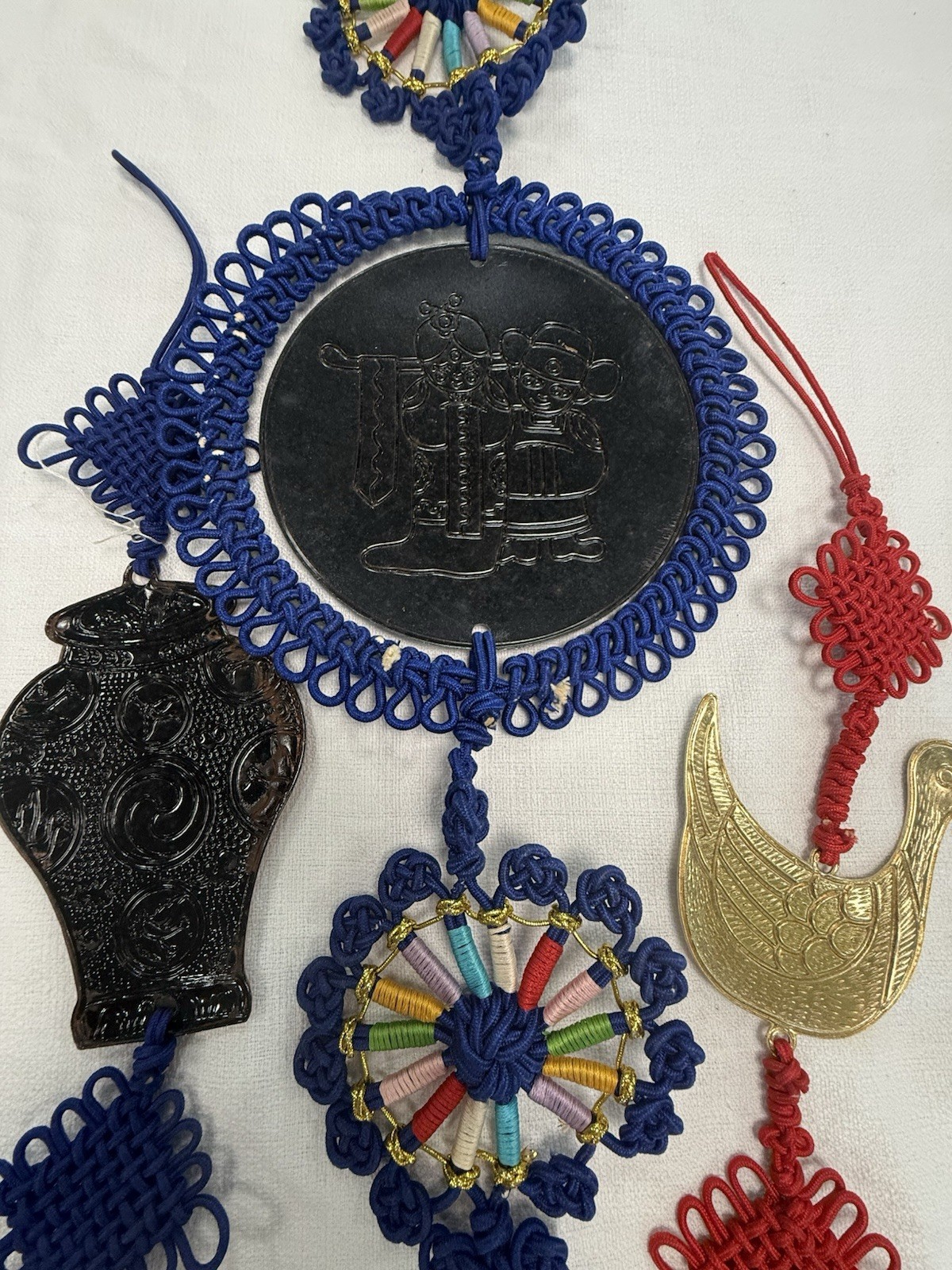 3 CHINESE LUCKY KNOTS WALL HANGING WITH SILK CORD, TASSEL METAL/TIN Duck Crane