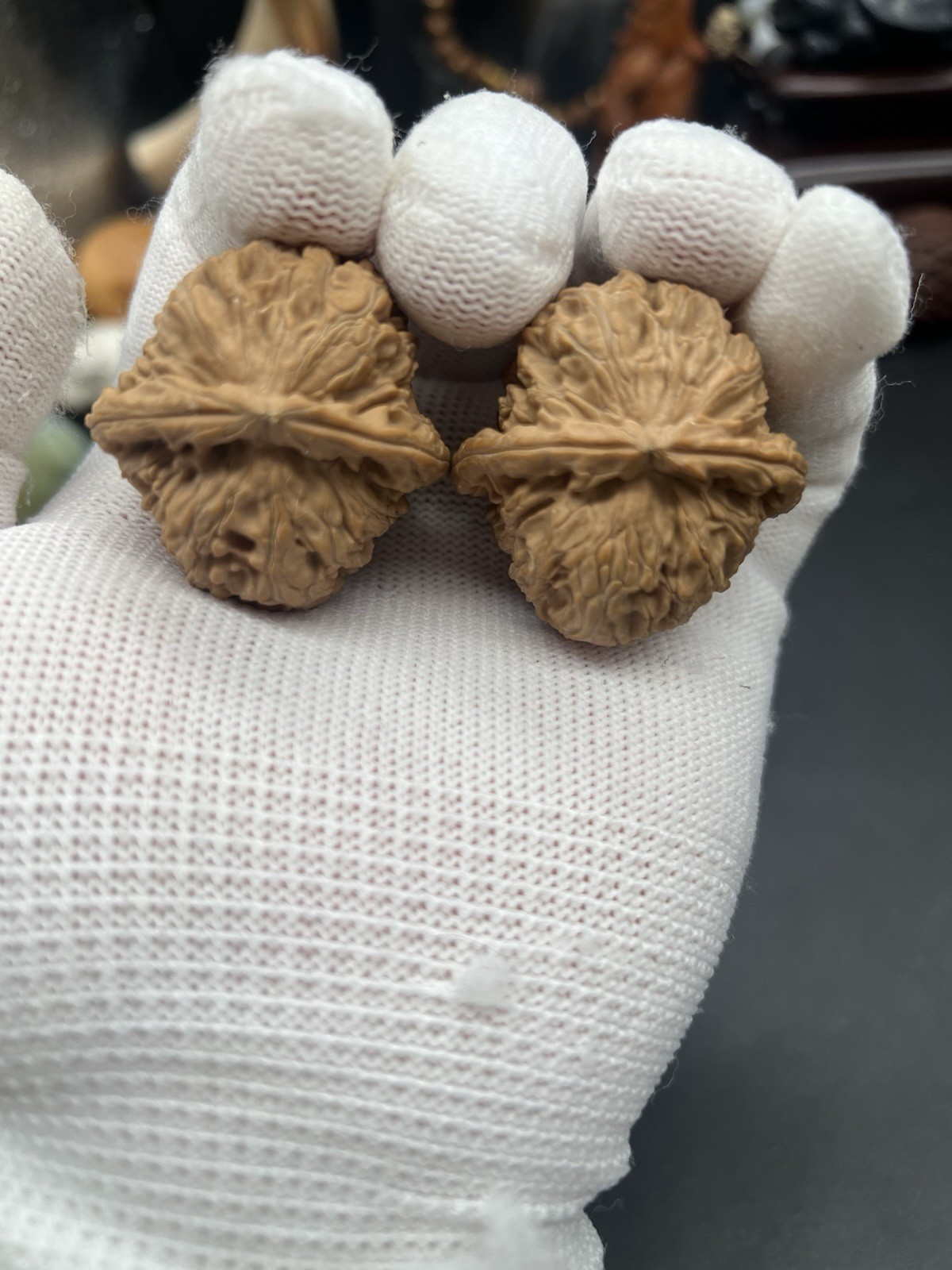 Pair of Match Chinese Health Walnut 38×39.×36mm 精配文玩核桃 ～白狮子狮子头