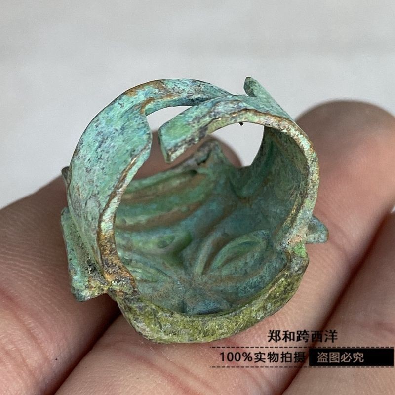 Vintage Bronze Sanxingdui Ring Antique Vertical Eye Mask Retro Craft Collectible