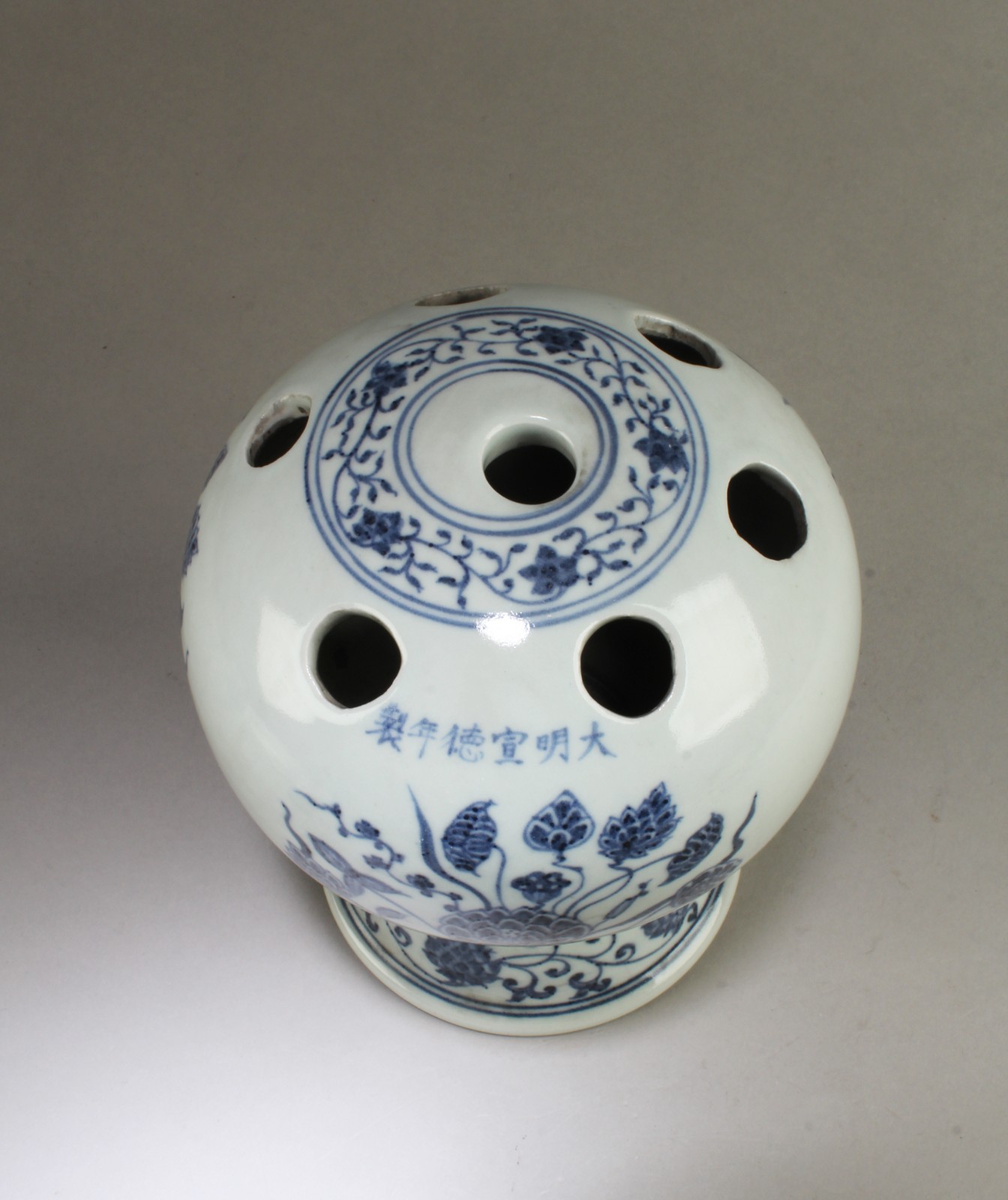 Chinese Blue & White Ornament. ‘XuanDe’ mark on body