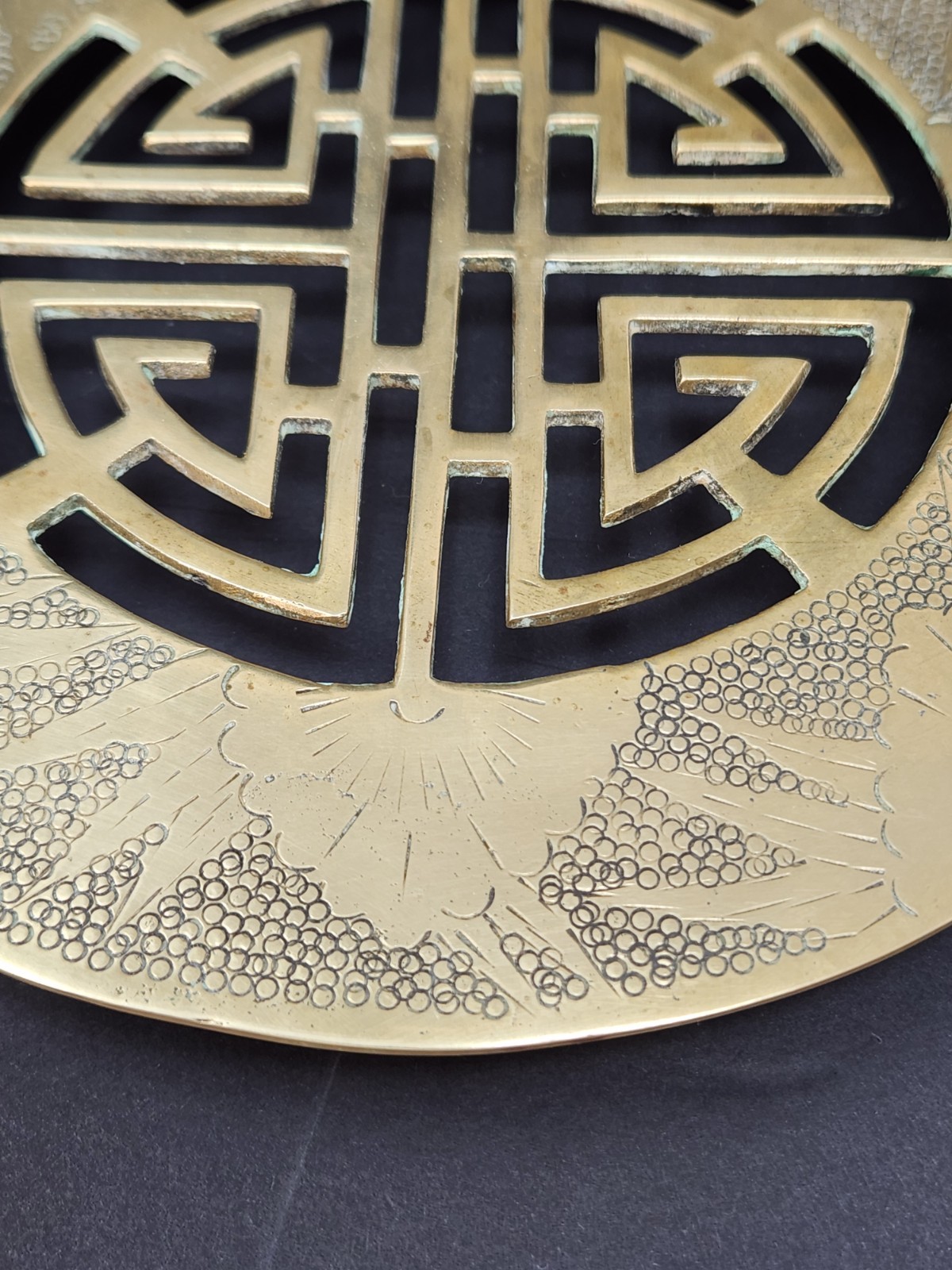 MCM 7.5″ Etched Teapot Trivet Plant Stand Vtg Asia Symbol Floral Brass Hong Kong