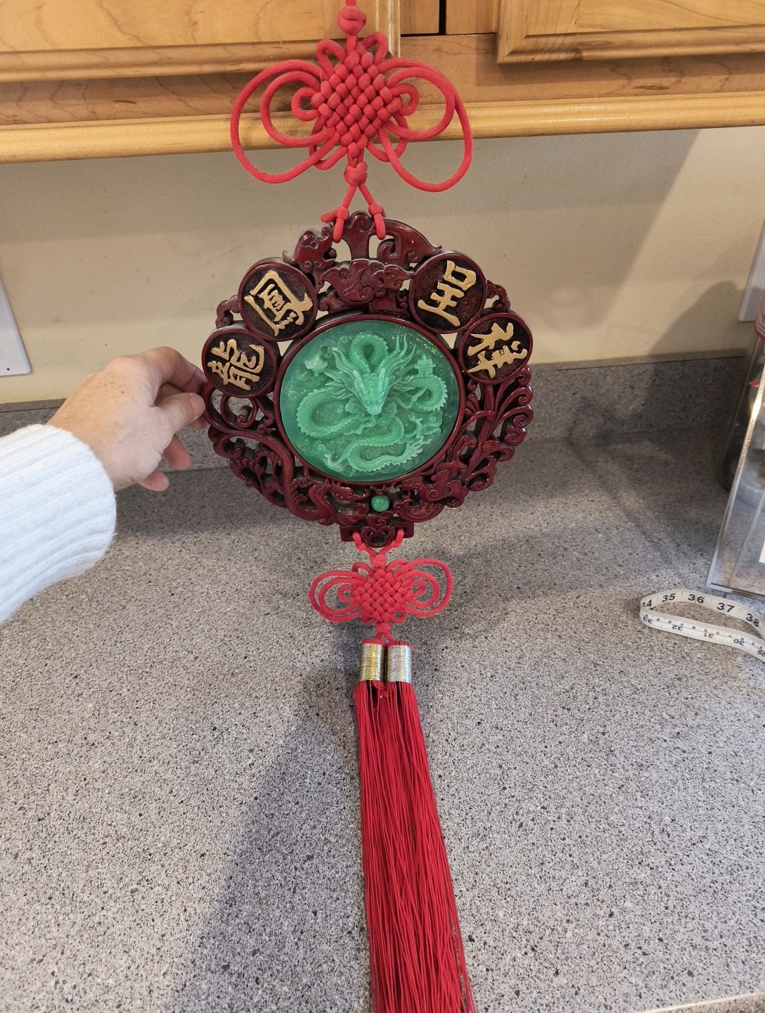 Chinese Culture Red Knot Dragon Resin Green Faux Jade Wall Hanging 9″ Wide