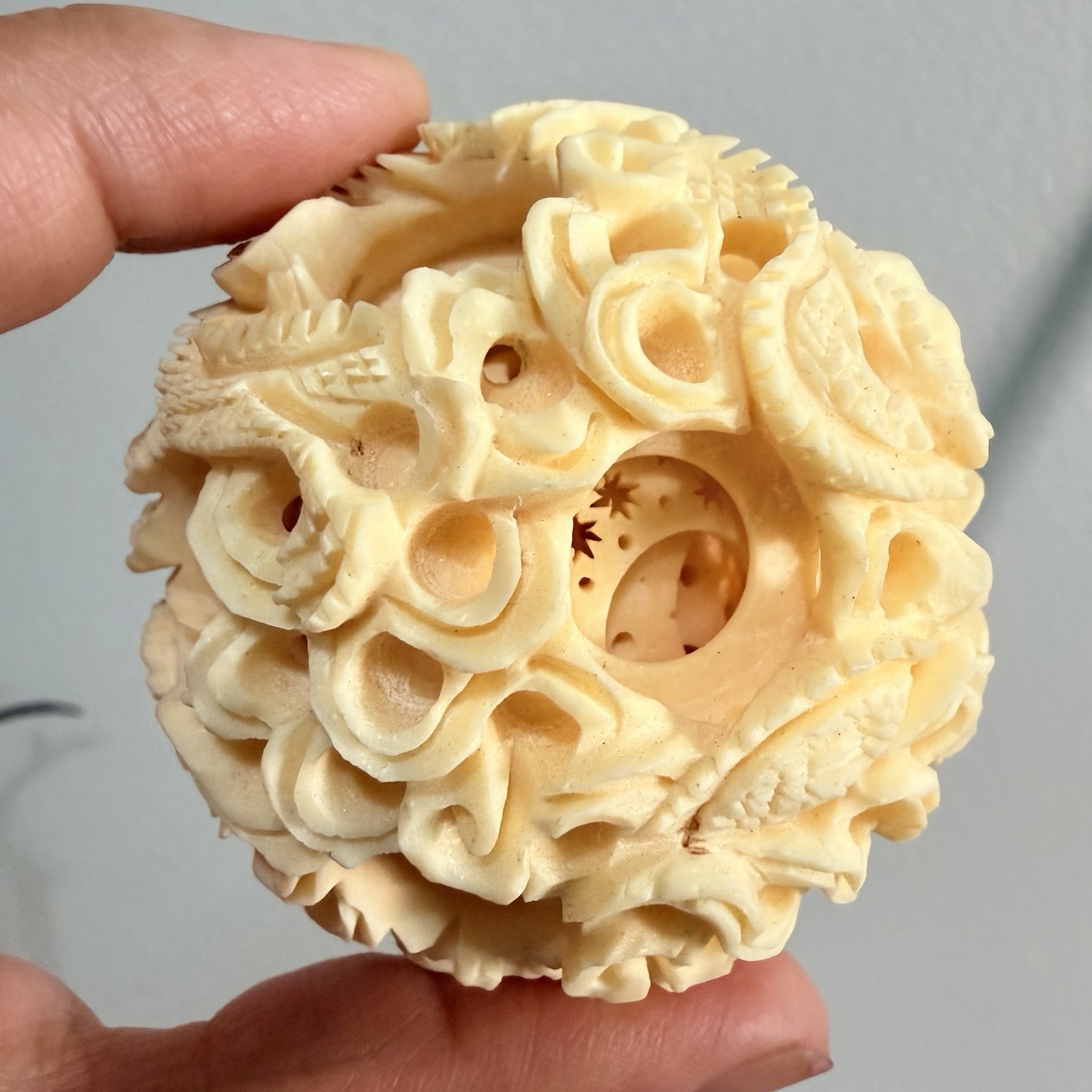Vintage Hand‑Carved Puzzle Ball Sphere – Intricate Asian Décor 8 Layer Dragon