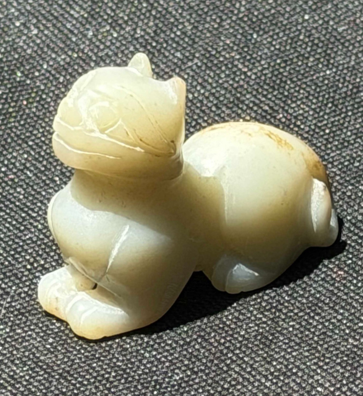 Vtg Chinese Celadon Jade Foo Dog Pendant w Russet 33.9g (AHB)