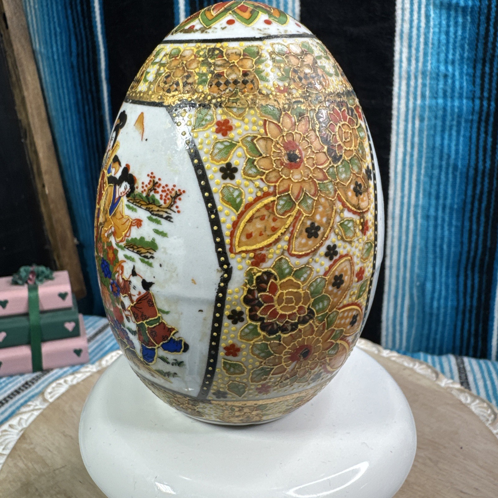 VTG Japanese Hand Painted & Beaded Satsuma Porcelain w/ Geishas Trimmed In Gold