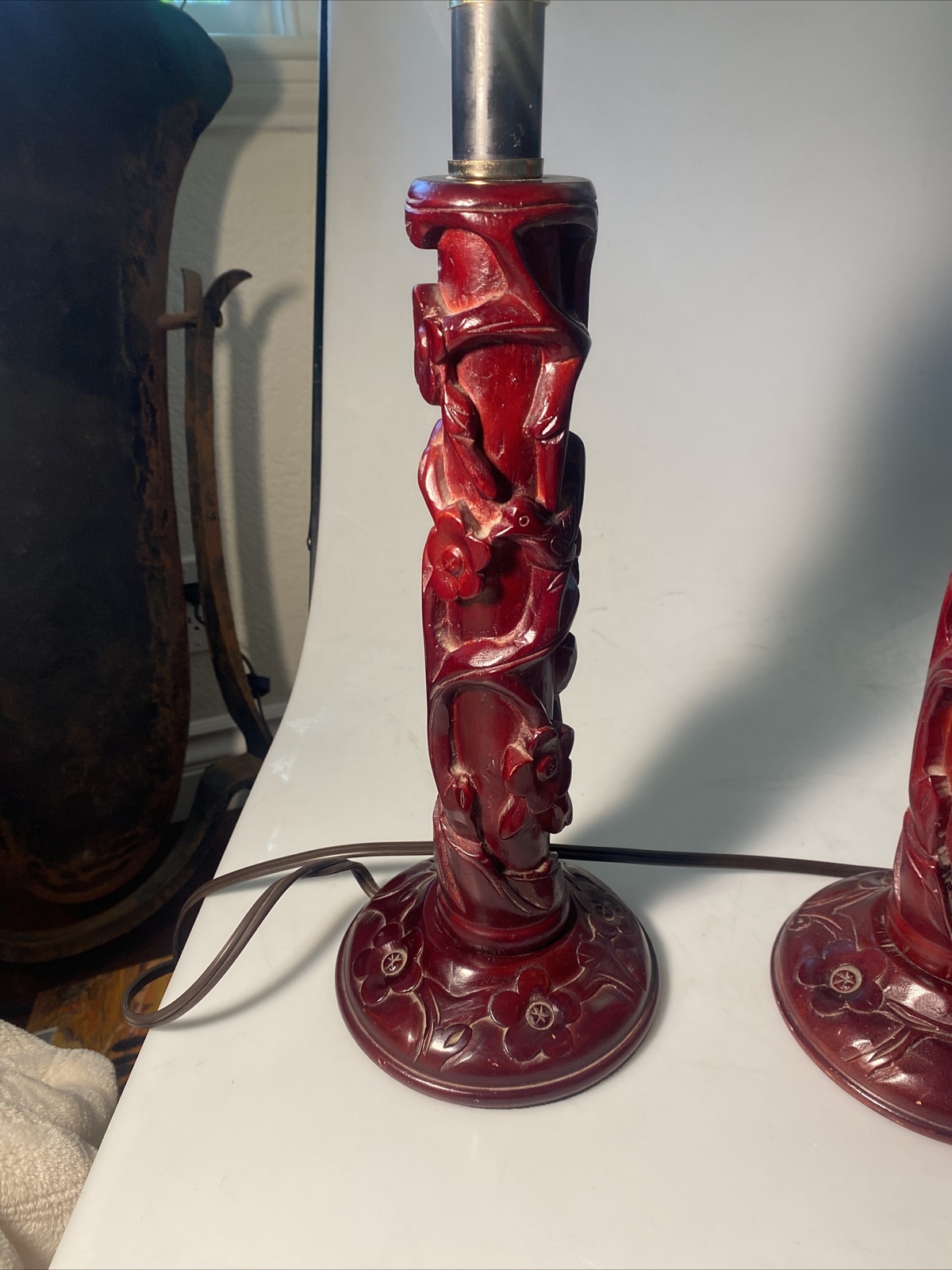 2 Vintage Yi Lin Arts And Treasures Of China Carved Bird / Flowers Table Lamps
