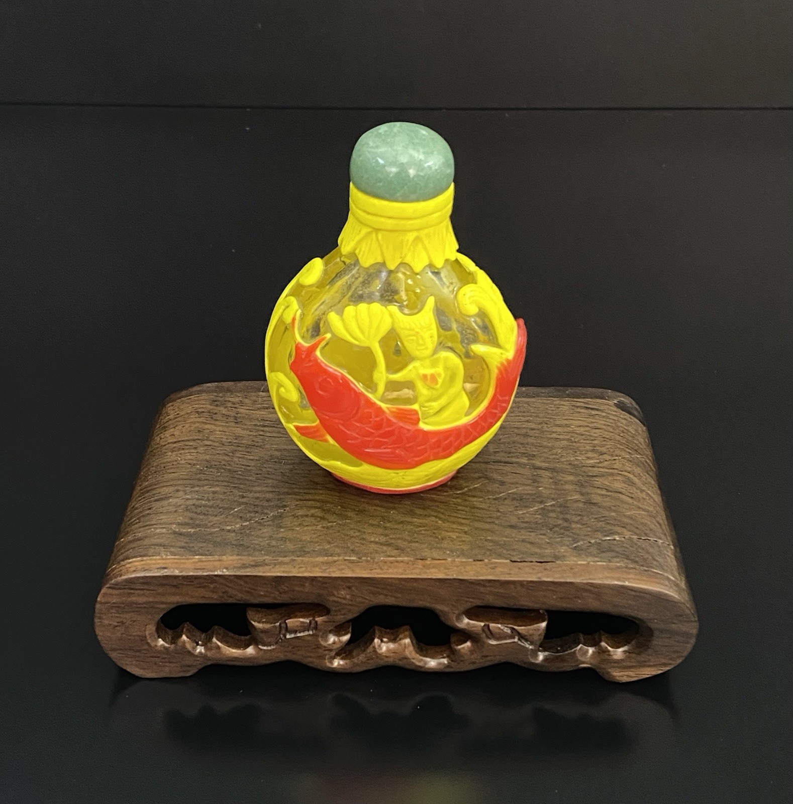 Antique Chinese Peking Glass Yellow Overlay Snuff Bottle Jade Top Koi Fish Motif