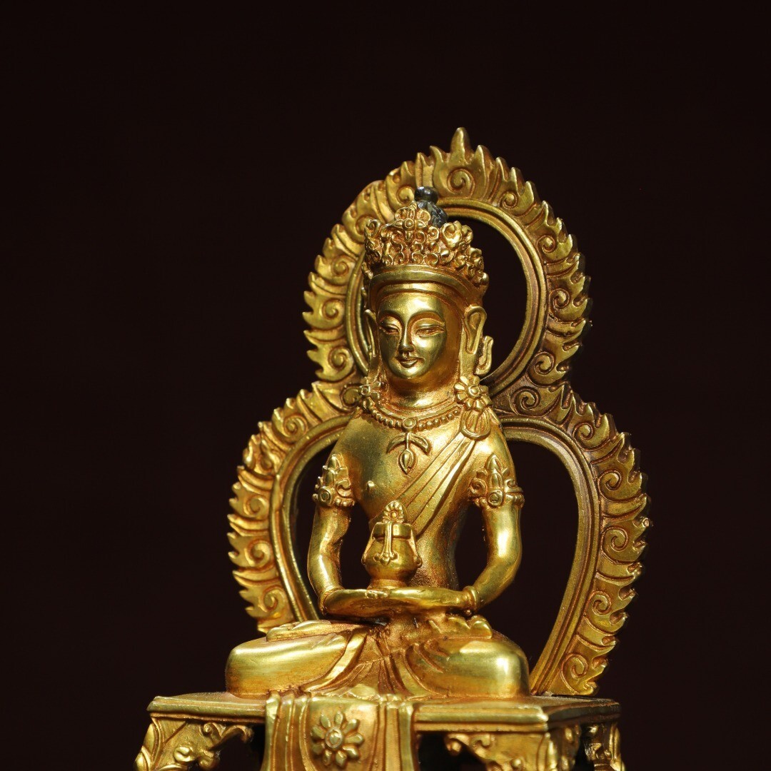 Bronze gilded statue of the Infinite Life Buddha